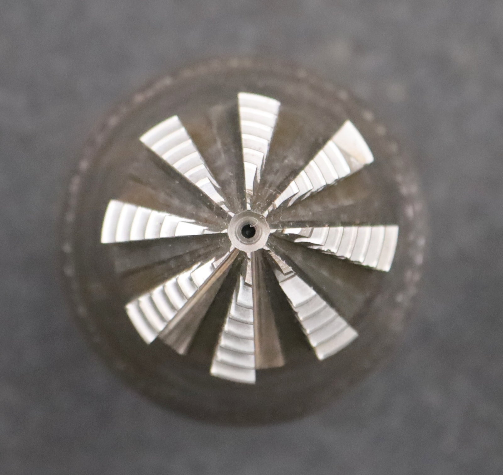Bild des Artikels KLINGELNBERG-Palloid-Wälzfräser-m=-1,5-20°-EGW-Zahnform-I-1-gg.-Links-Rest-50%