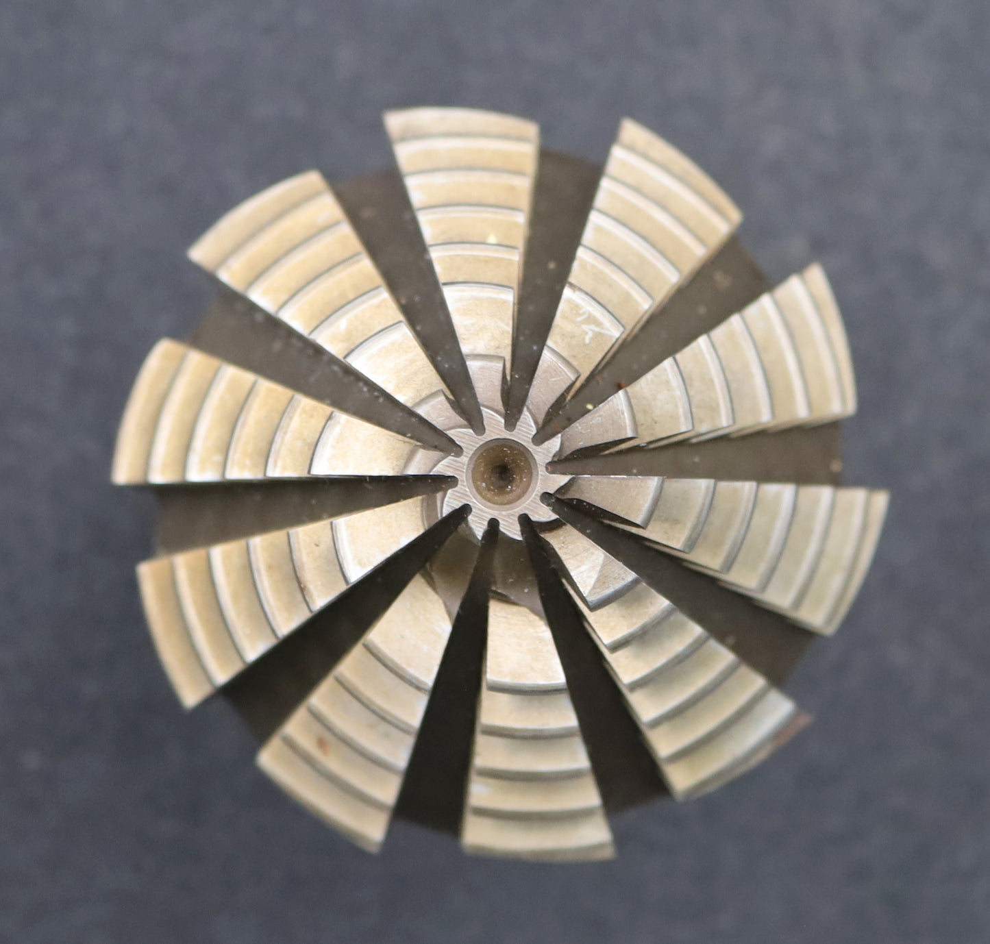 Bild des Artikels KLINGELNBERG-Palloid-Wälzfräser-m=-4-20°-EGW-Zahnform-I-1-gg.-Rechts-Rest-95%