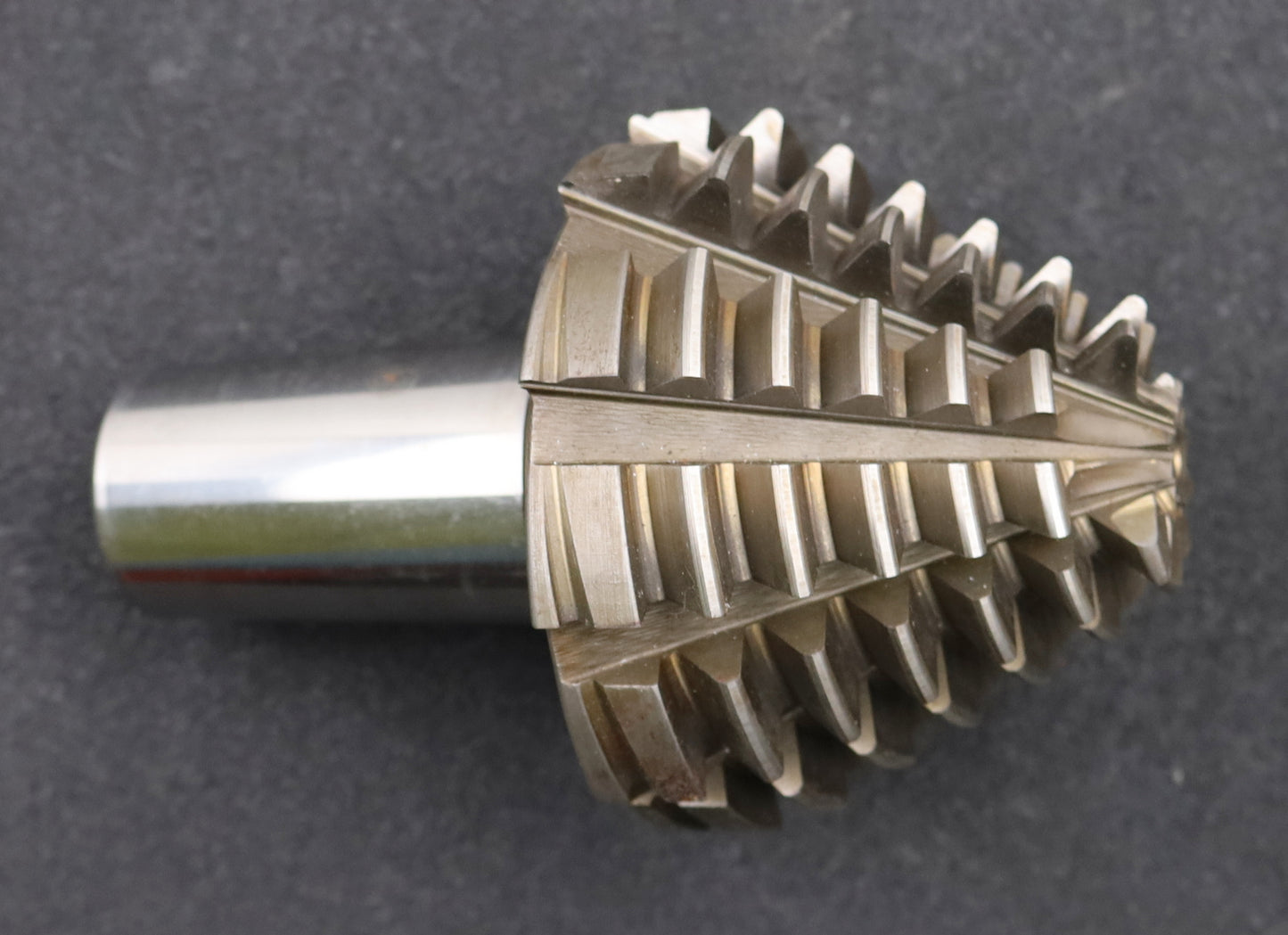 Bild des Artikels KLINGELNBERG-Palloid-Wälzfräser-m=-4-20°-EGW-Zahnform-I-1-gg.-Rechts-Rest-95%