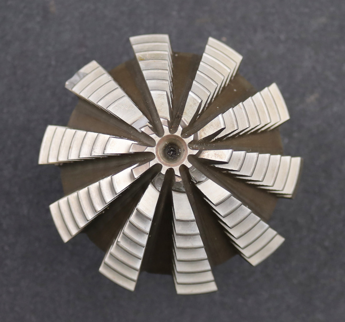Bild des Artikels KLINGELNBERG-Palloid-Wälzfräser-m=-4,5-20°-EGW-Zahnform-I-1-gg.-Links-Rest-75%