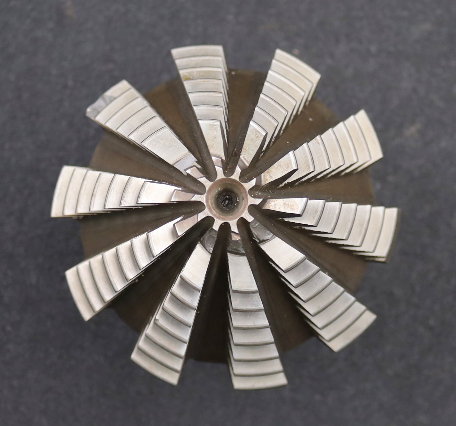Bild des Artikels KLINGELNBERG-Palloid-Wälzfräser-m=-4,5-20°-EGW-Zahnform-I-1-gg.-Links-Rest-75%