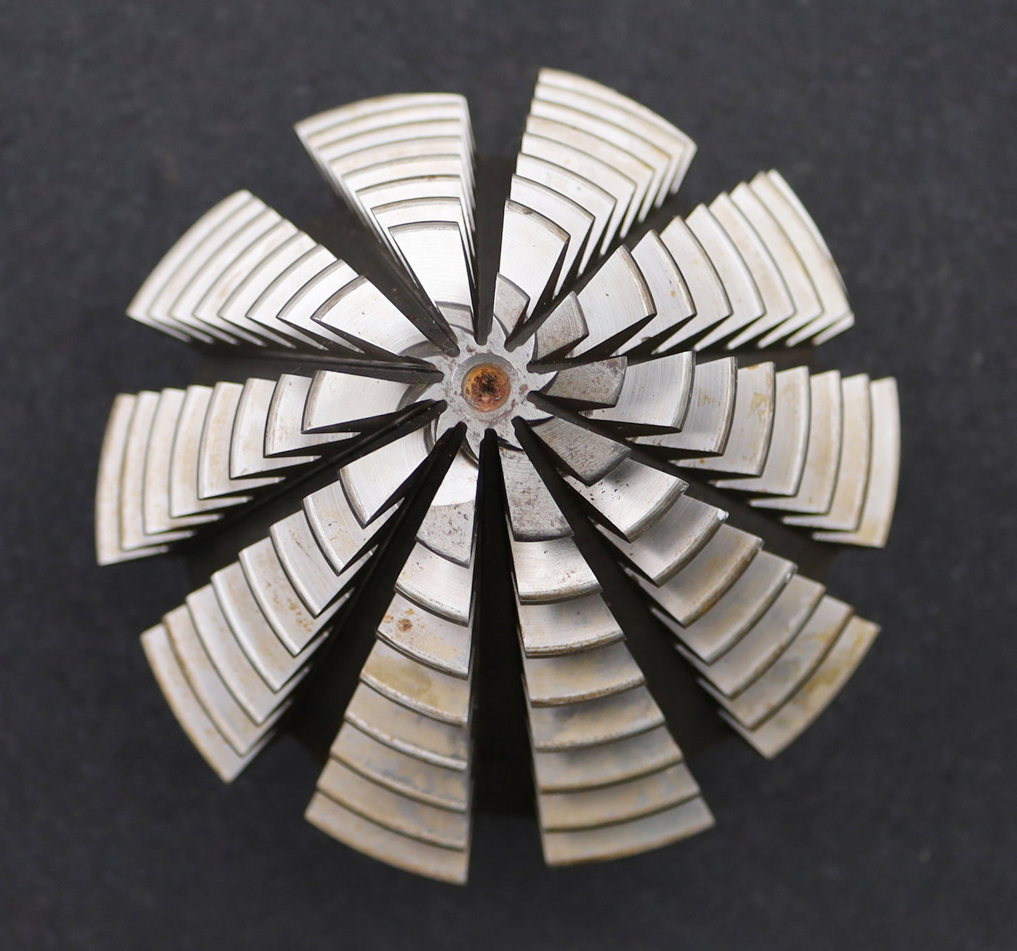 Bild des Artikels KLINGELNBERG-Palloid-Wälzfräser-m=-6-20°-EGW-Zahnform-I-1-gg.-Rechts-Rest-95%
