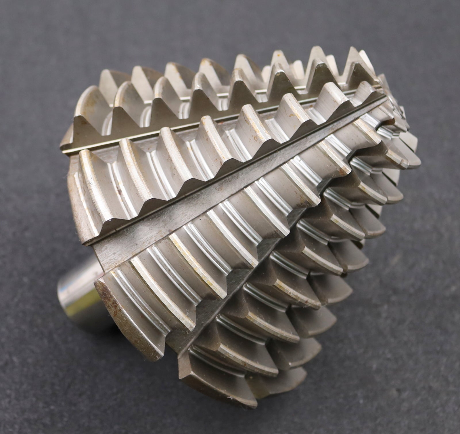 Bild des Artikels KLINGELNBERG-Palloid-Wälzfräser-m=-6-20°-EGW-Zahnform-I-1-gg.-Rechts-Rest-95%