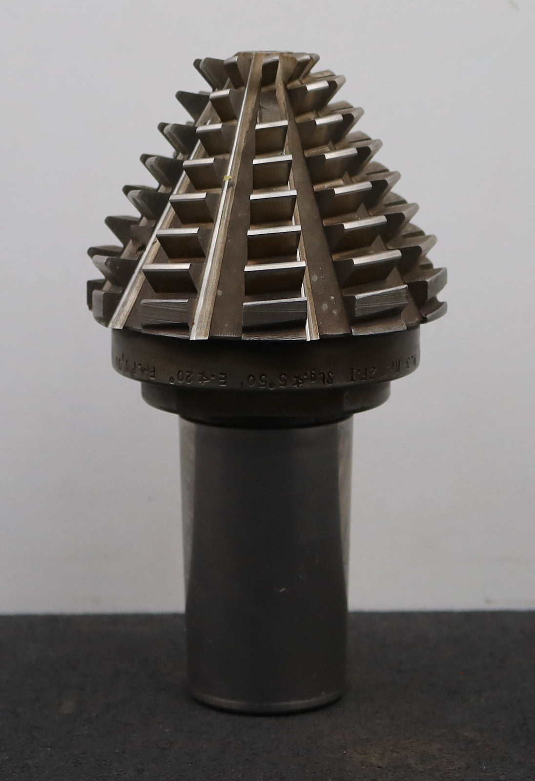 Bild des Artikels KLINGELNBERG-Palloid-Wälzfräser-m=-3-20°-EGW-Zahnform-I-1-gg.-Rechts-Rest-75%