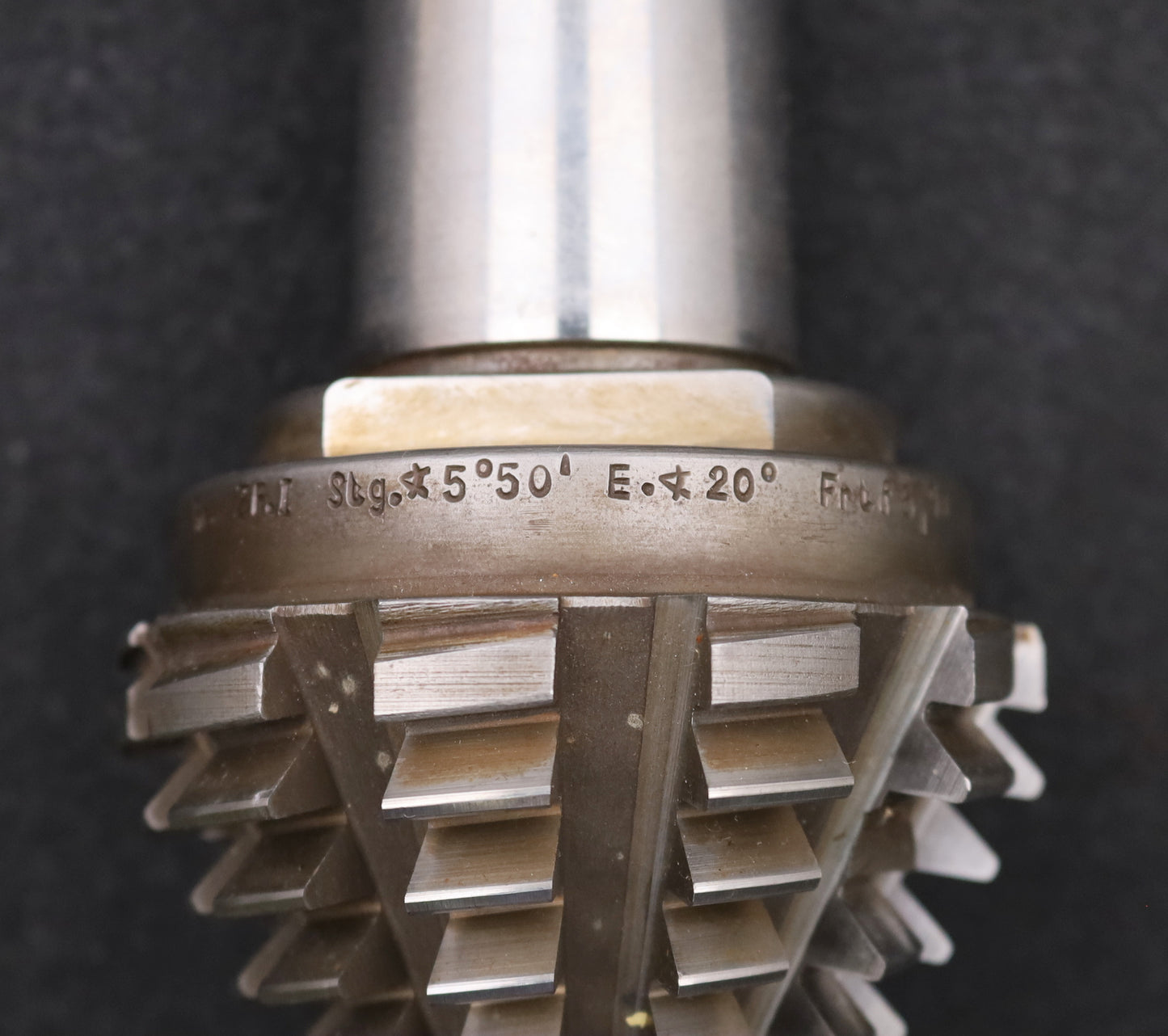Bild des Artikels KLINGELNBERG-Palloid-Wälzfräser-m=-3-20°-EGW-Zahnform-I-1-gg.-Rechts-Rest-75%