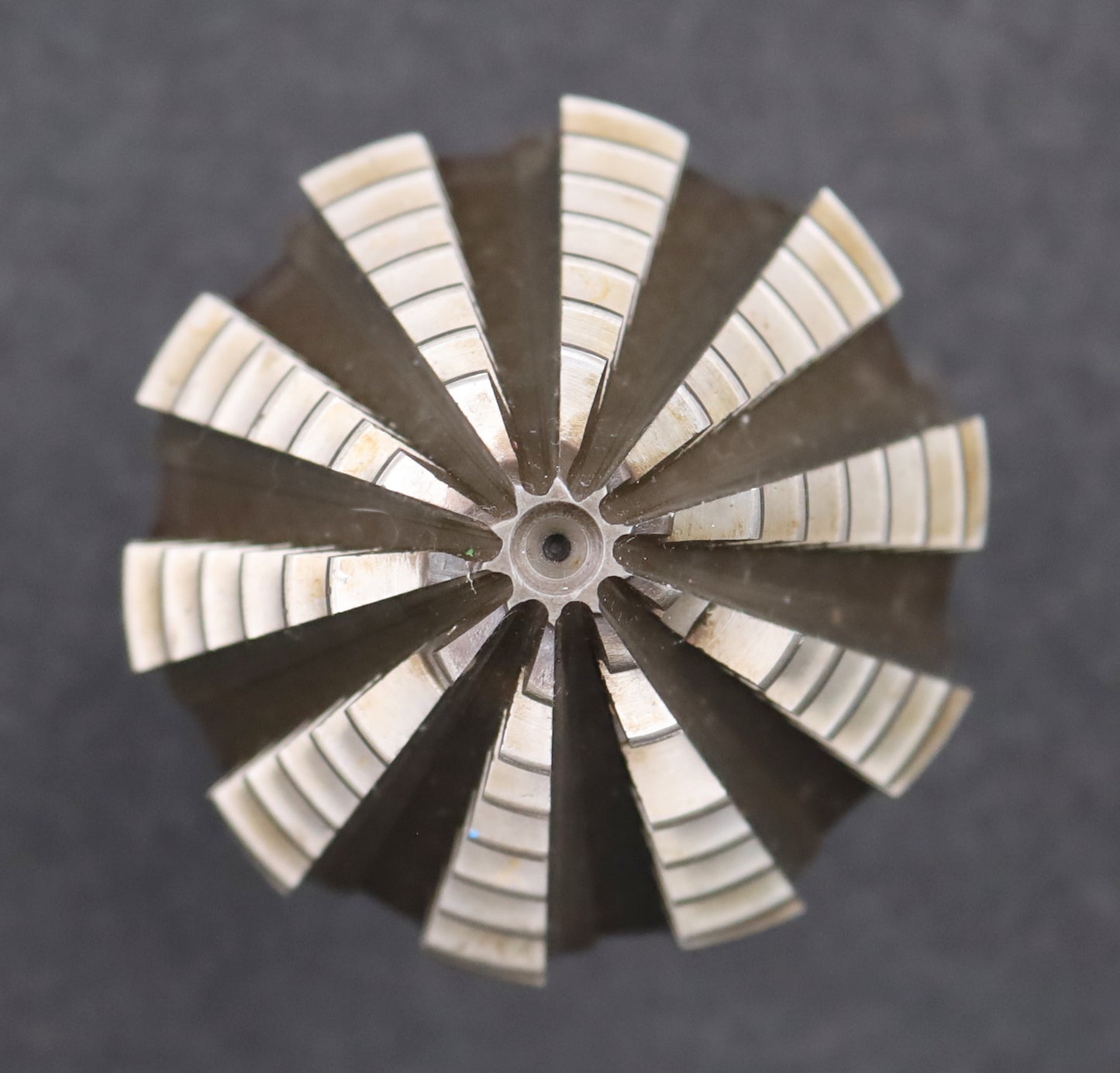 Bild des Artikels KLINGELNBERG-Palloid-Wälzfräser-m=-3-20°-EGW-Zahnform-I-1-gg.-Rechts-Rest-60%