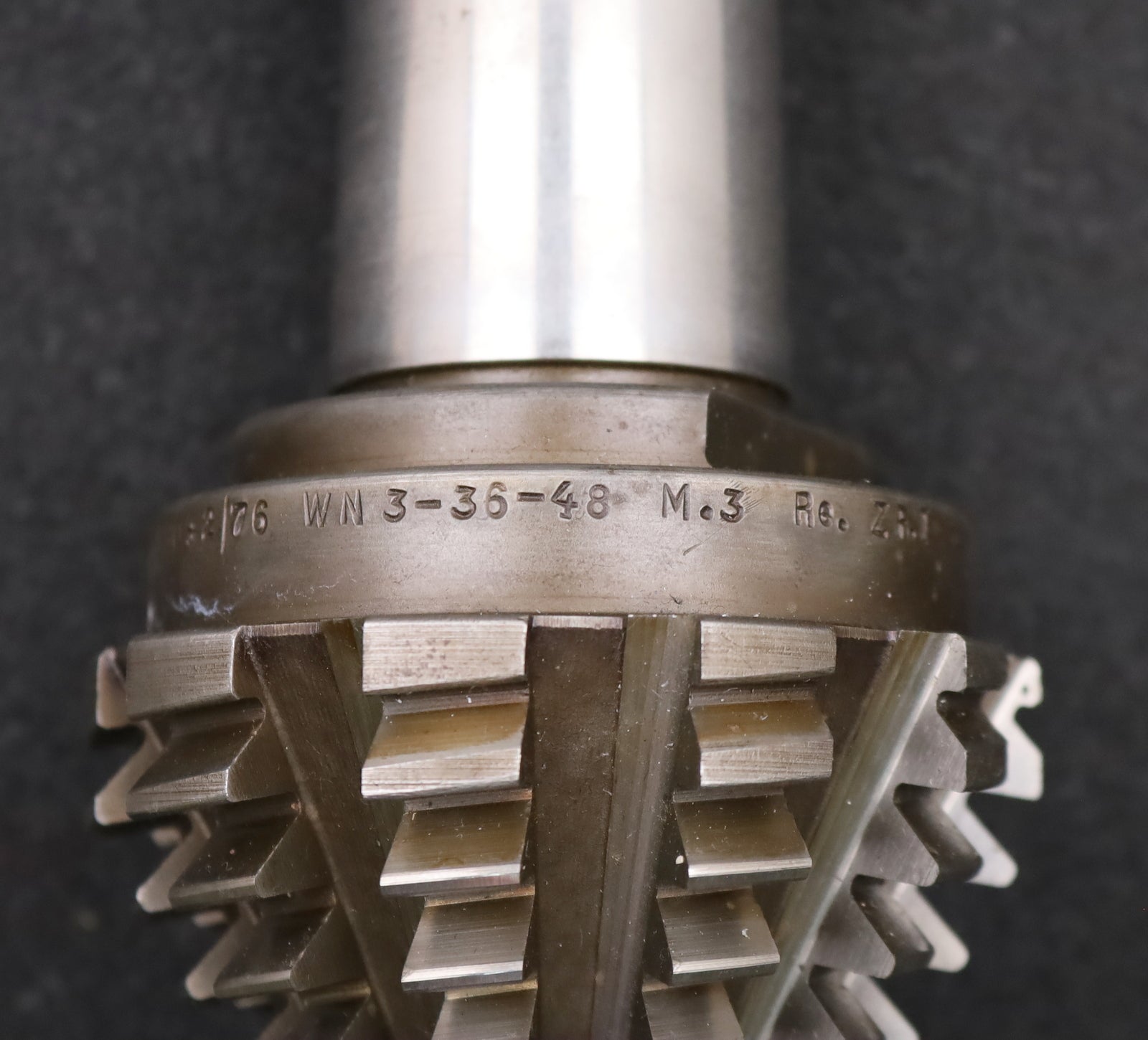 Bild des Artikels KLINGELNBERG-Palloid-Wälzfräser-m=-3-20°-EGW-Zahnform-I-1-gg.-Rechts-Rest-60%