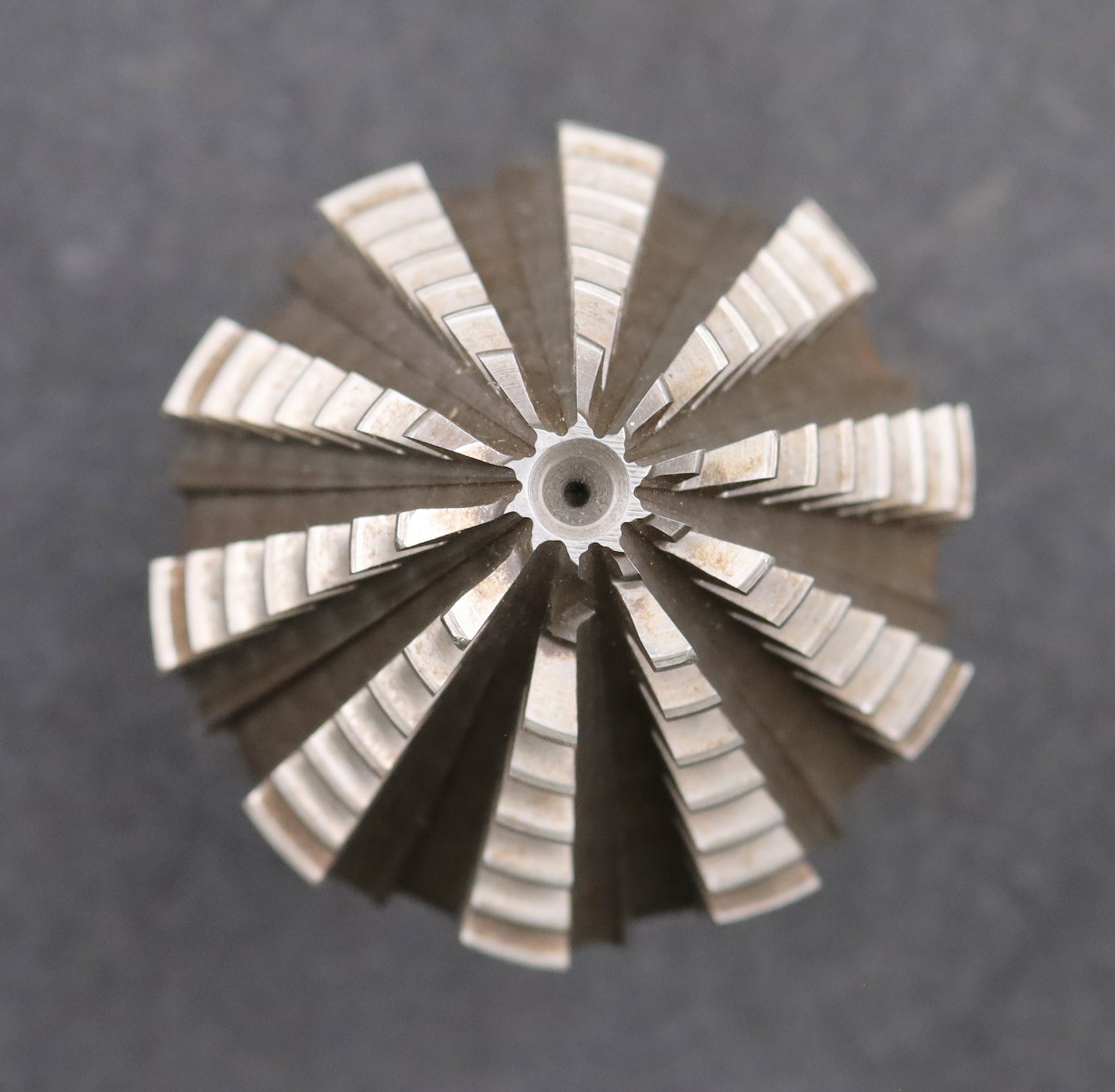 Bild des Artikels KLINGELNBERG-Palloid-Wälzfräser-m=-3-20°-EGW-Zahnform-I-1-gg.-Links-Rest-50%