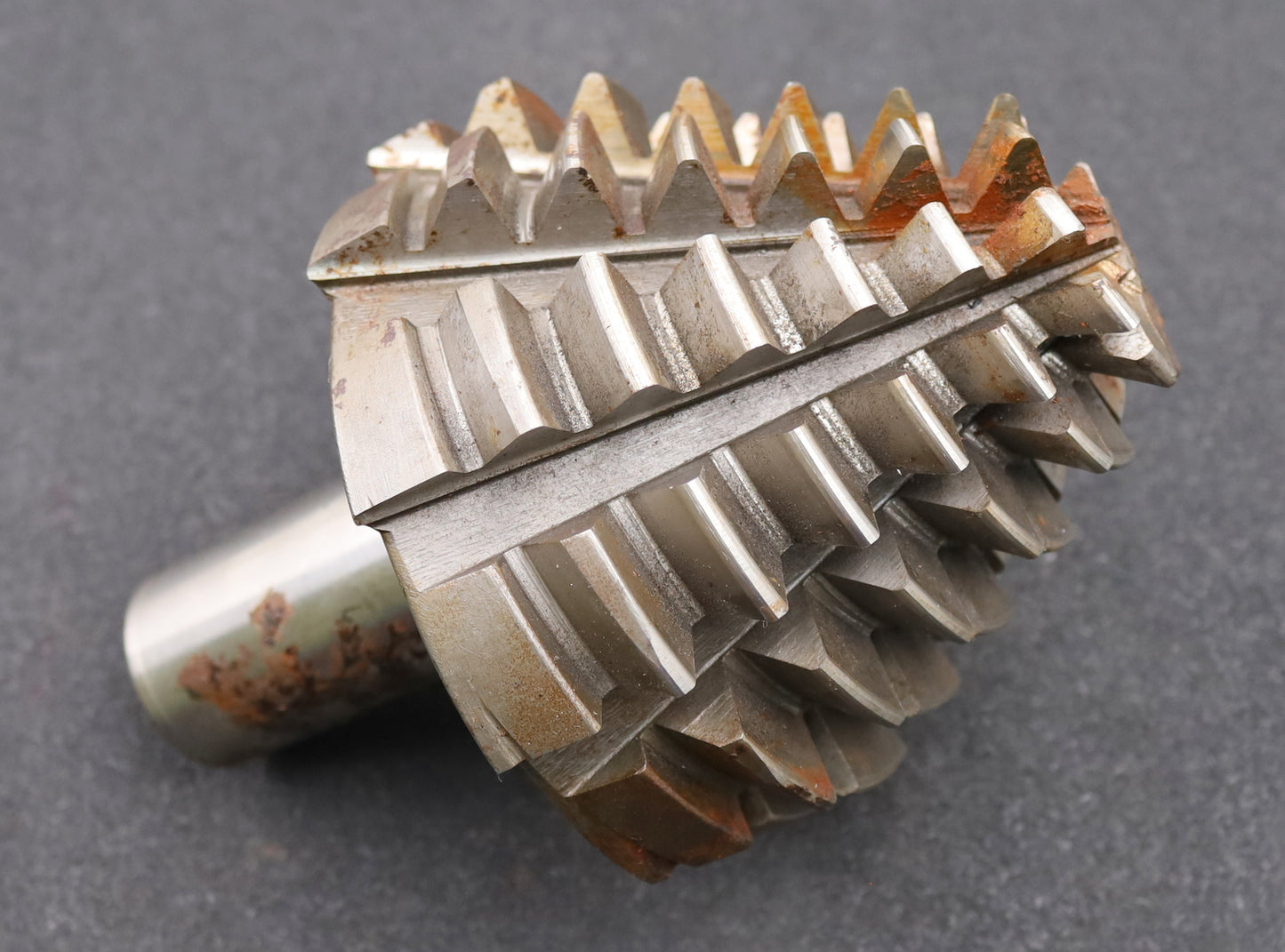 Bild des Artikels KLINGELNBERG-Palloid-Wälzfräser-m=-5,5-22°30'-EGW-Zahnform-II-1-gg.-Rechts-95