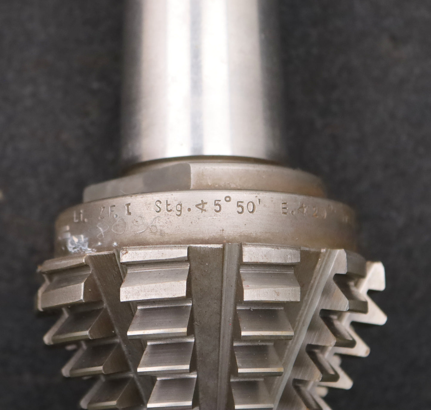 Bild des Artikels KLINGELNBERG-Palloid-Wälzfräser-m=-3-20°-EGW-Zahnform-I-1-gg.-Links-Rest-20%