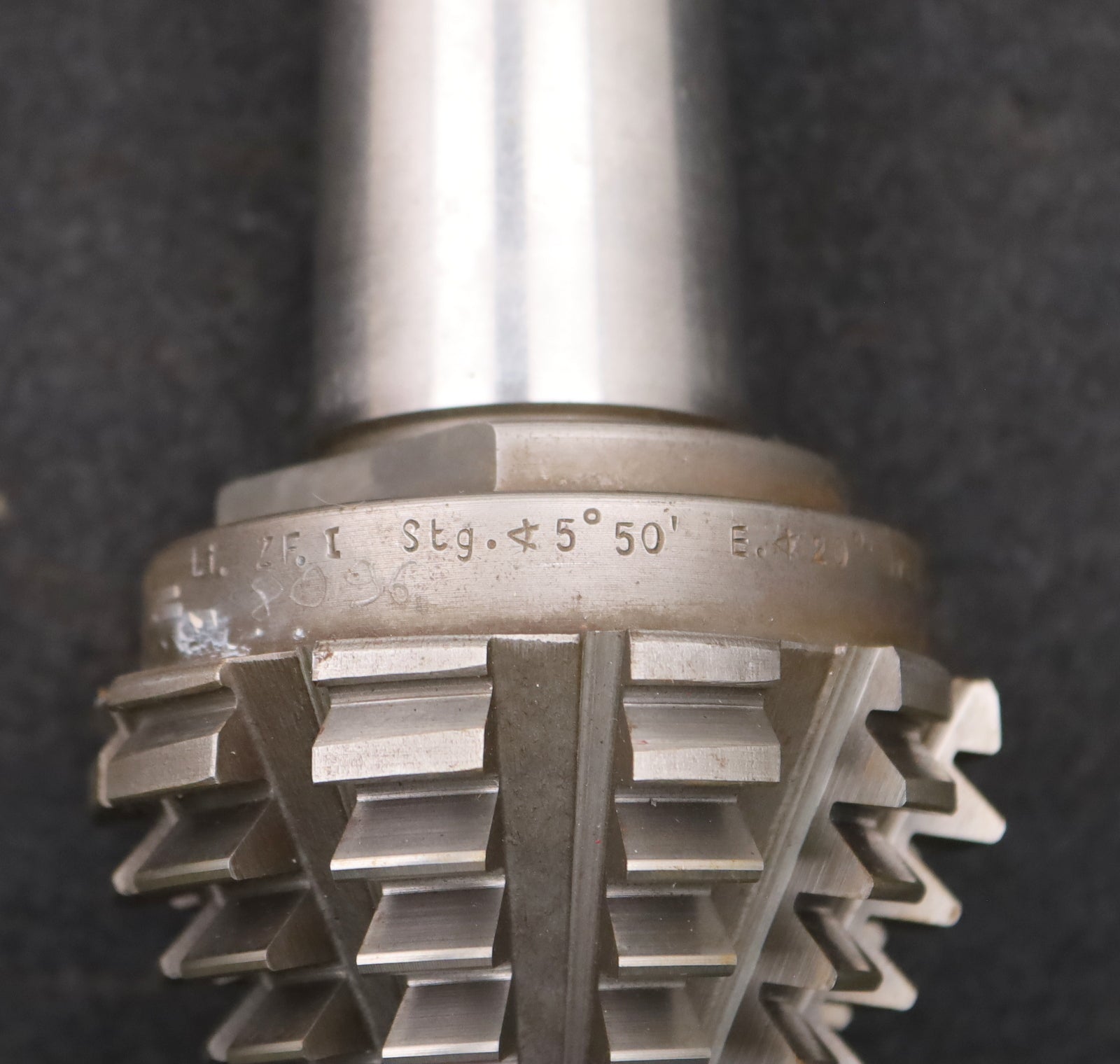 Bild des Artikels KLINGELNBERG-Palloid-Wälzfräser-m=-3-20°-EGW-Zahnform-I-1-gg.-Links-Rest-20%