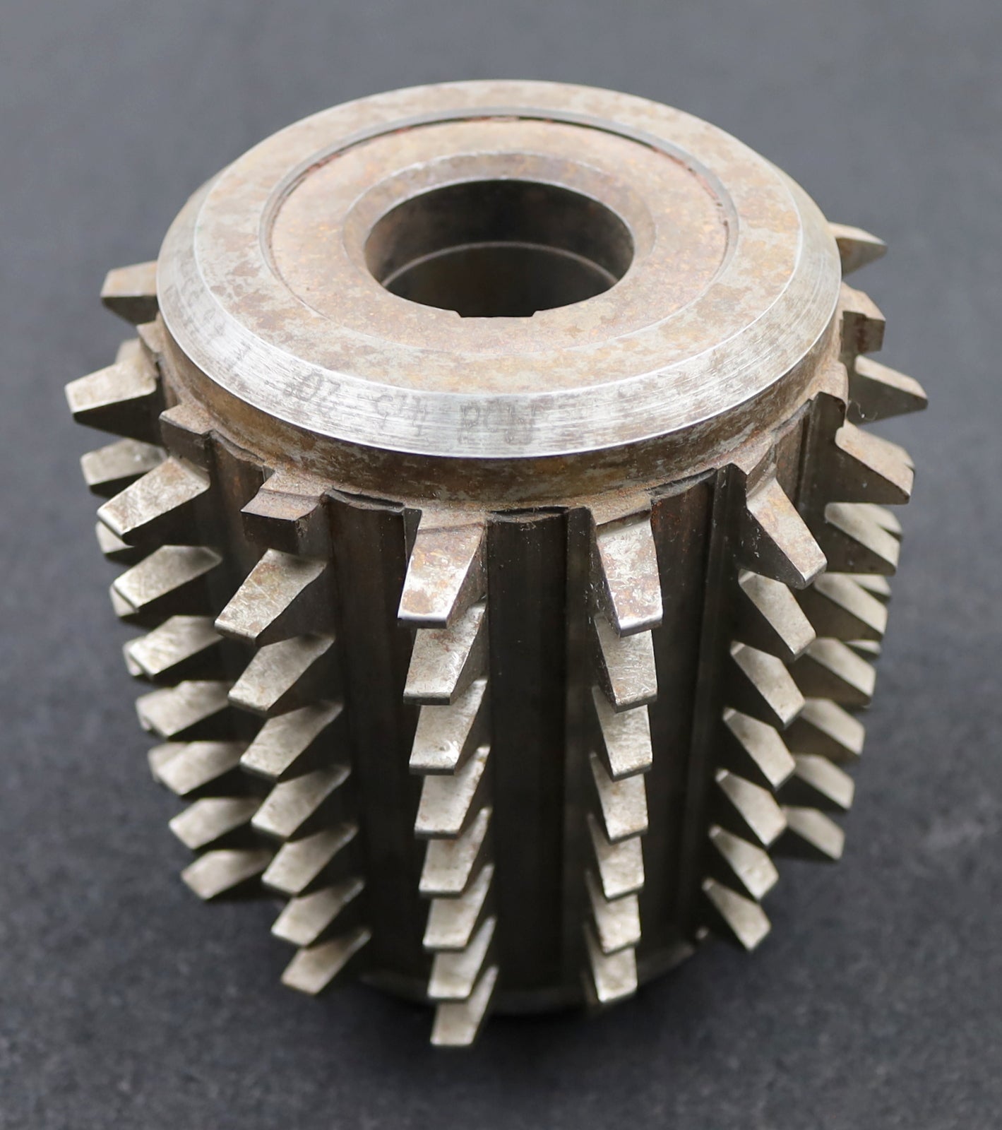 Bild des Artikels SAAZOR-Zahnrad-Wälzfräser-gear-hob-m=4,5mm-20°-EGW-Ø136x138xØ40mm-mit-LKN