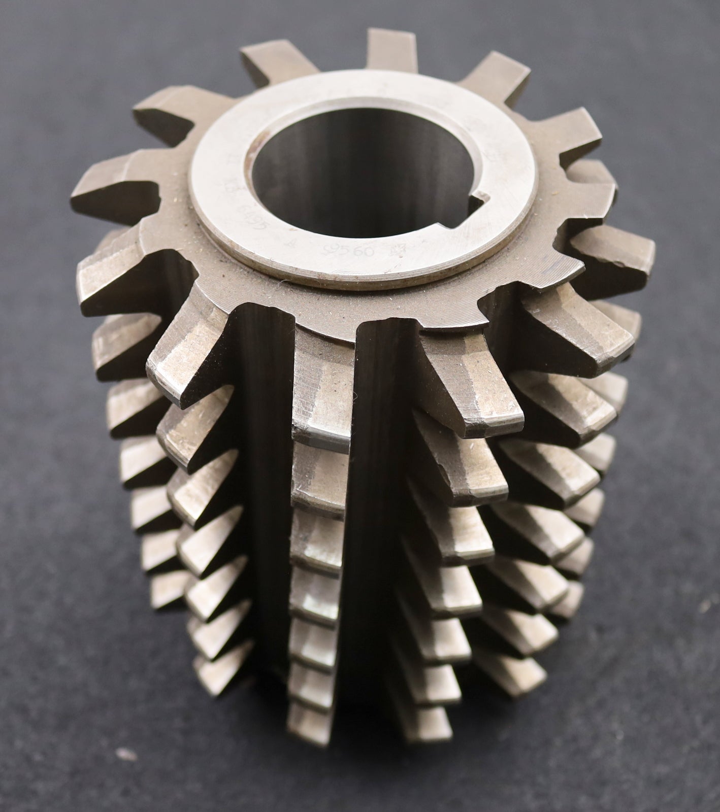 Bild des Artikels PWS-Zahnrad-Wälzfräser-gear-hob-m=7,0mm-BPII-nach-DIN-3972-20°-EGW-12-Spannuten