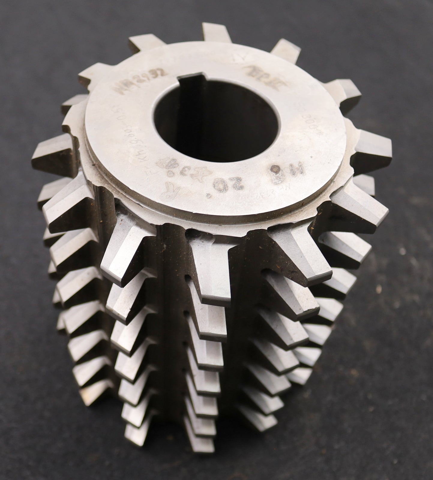 Bild des Artikels LENZEN-Zahnrad-Wälzfräser-gear-hob-m=8,0mm-BPIII-nach-DIN-3972-20°-EGW