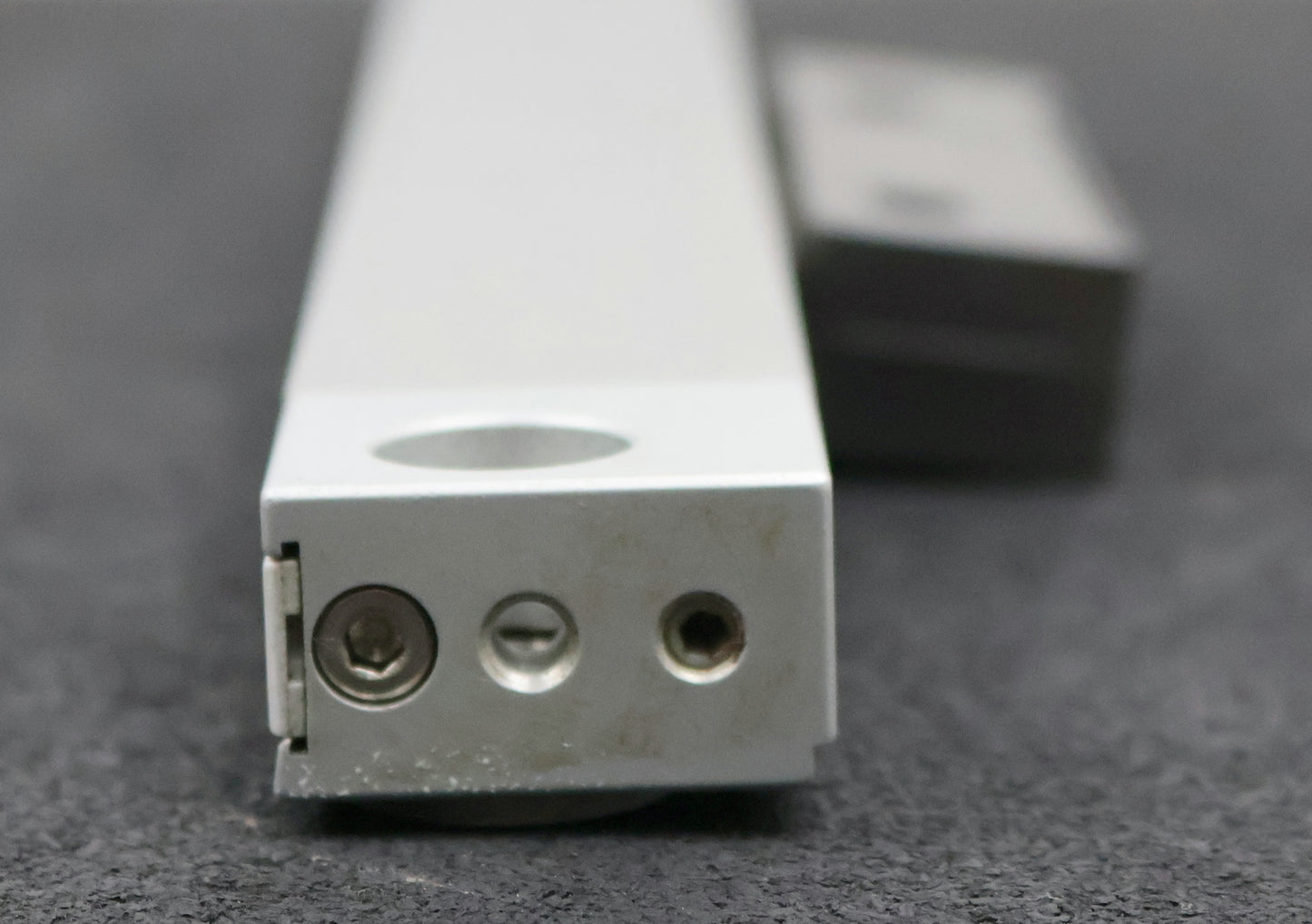Bild des Artikels HEIDENHAIN-Linear-Messgeber-LS476-Messlänge-220mm-ID-329986-04-mit-Lesekopf