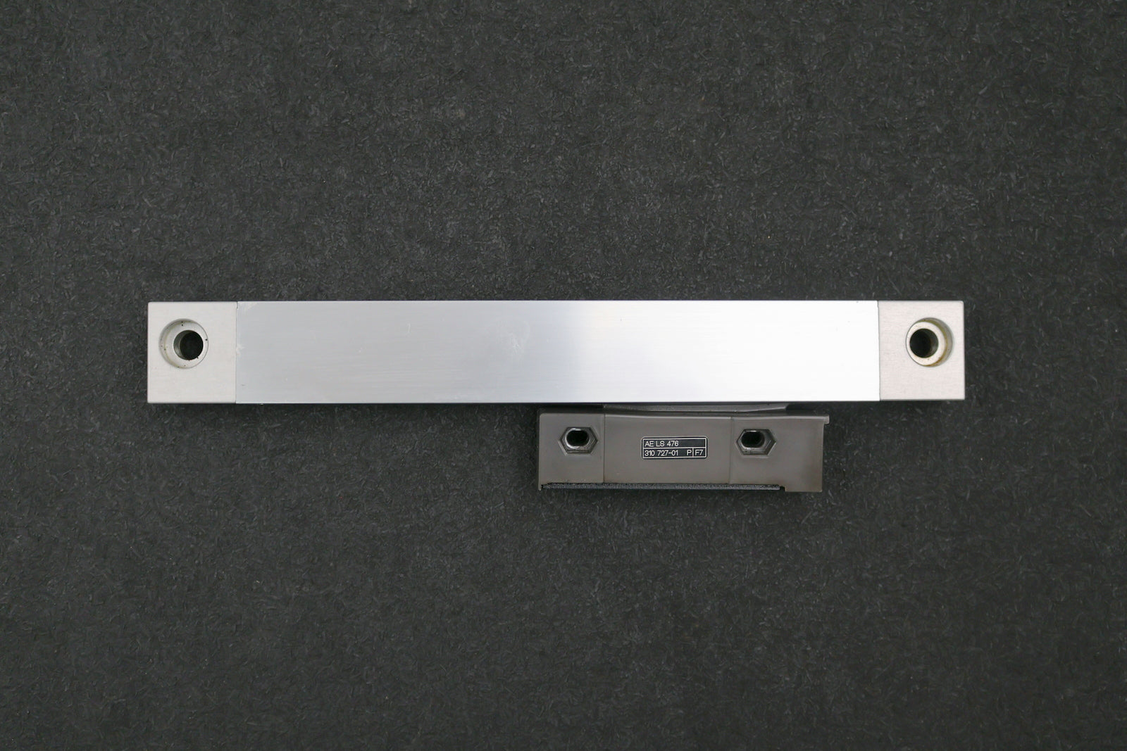 Bild des Artikels HEIDENHAIN-Linear-Messgeber-LS476-Messlänge-120mm-ID-329986-02-mit-Lesekopf