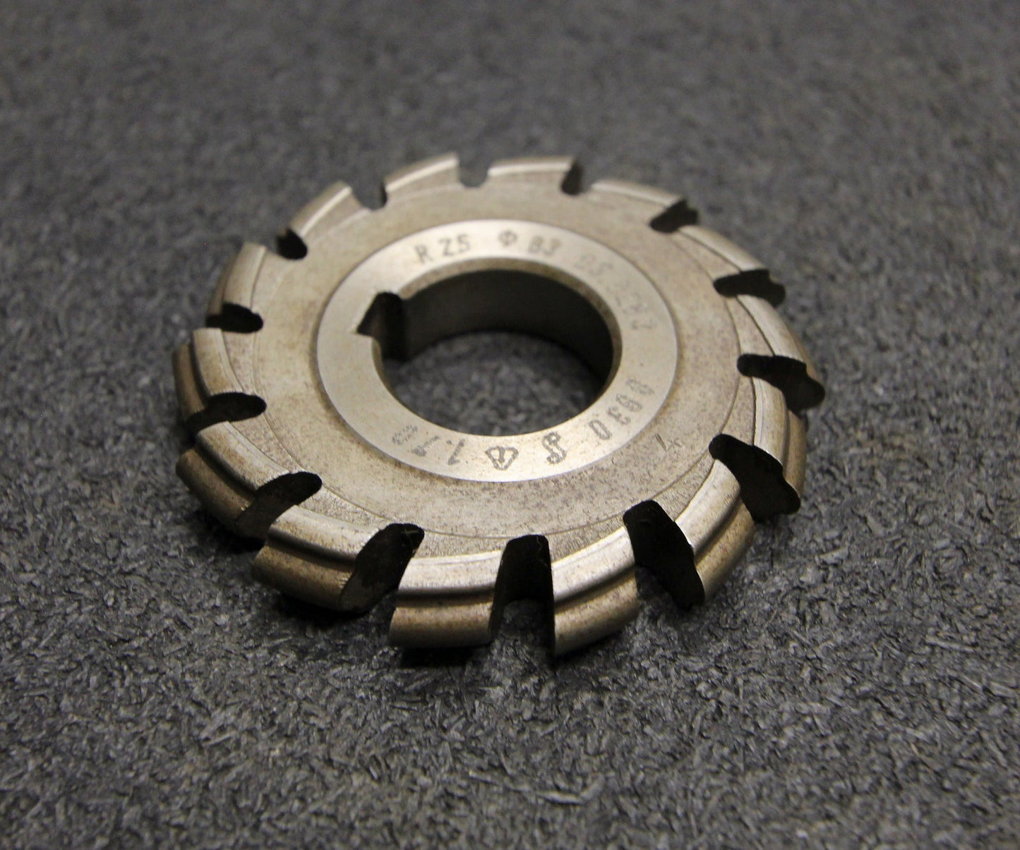 Halbrund-Formfräser konvex Radiusfräser Radius 2,5mm - 63x10x22mm 14 Spannuten