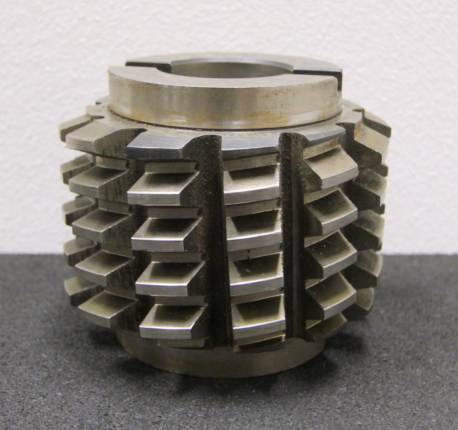 Bild des Artikels SAACKE-Vollstahlwälzfräser-gear-hob-m-=-4mm-20°-EGW-Ø100x90xØ40mm-mit-Quernut