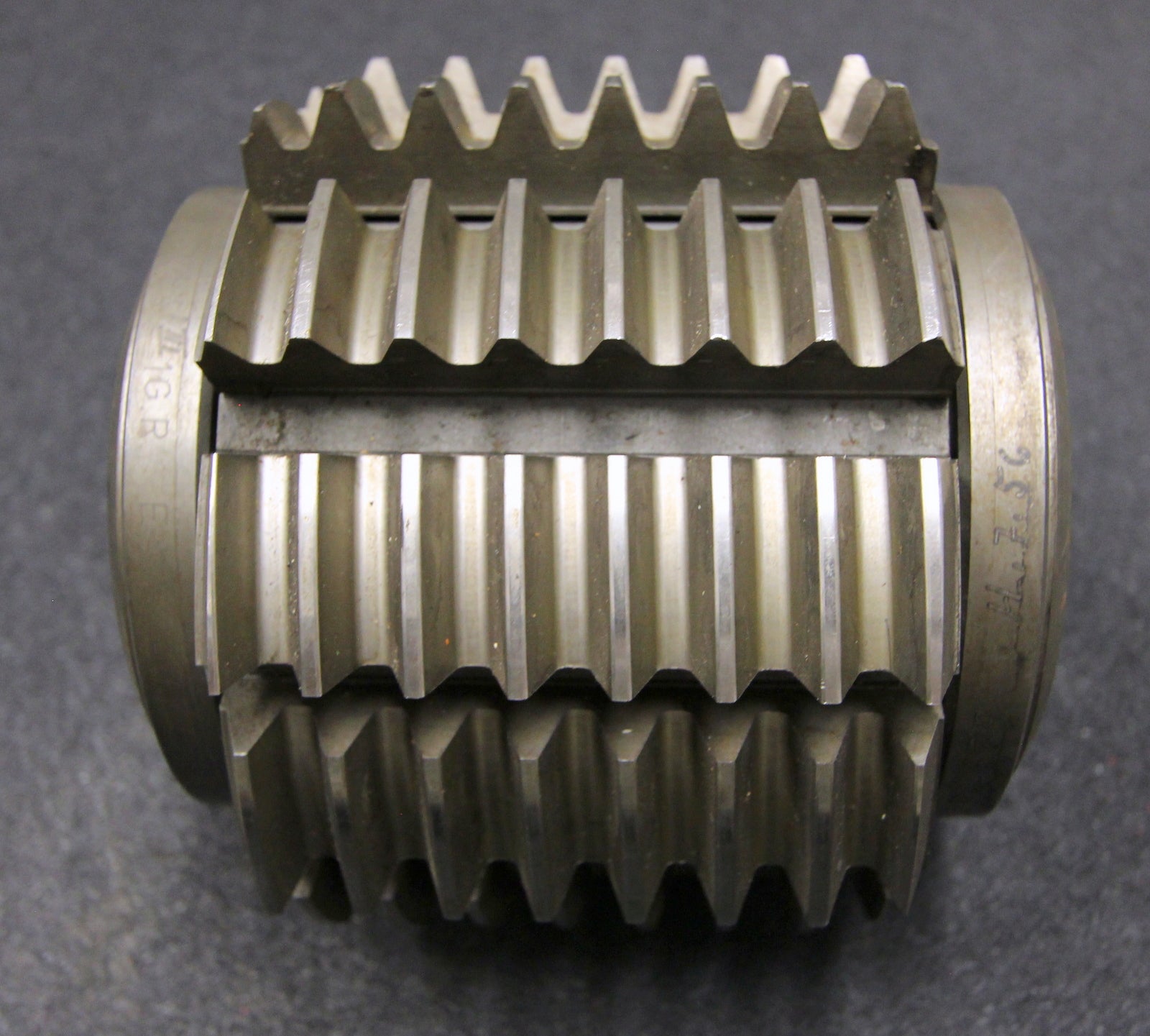 Bild des Artikels KLINGELNBERG-Stollenwälzfräser-involute-spline-hob-m=-4mm-20°-EGW-Ø140x135xØ40mm