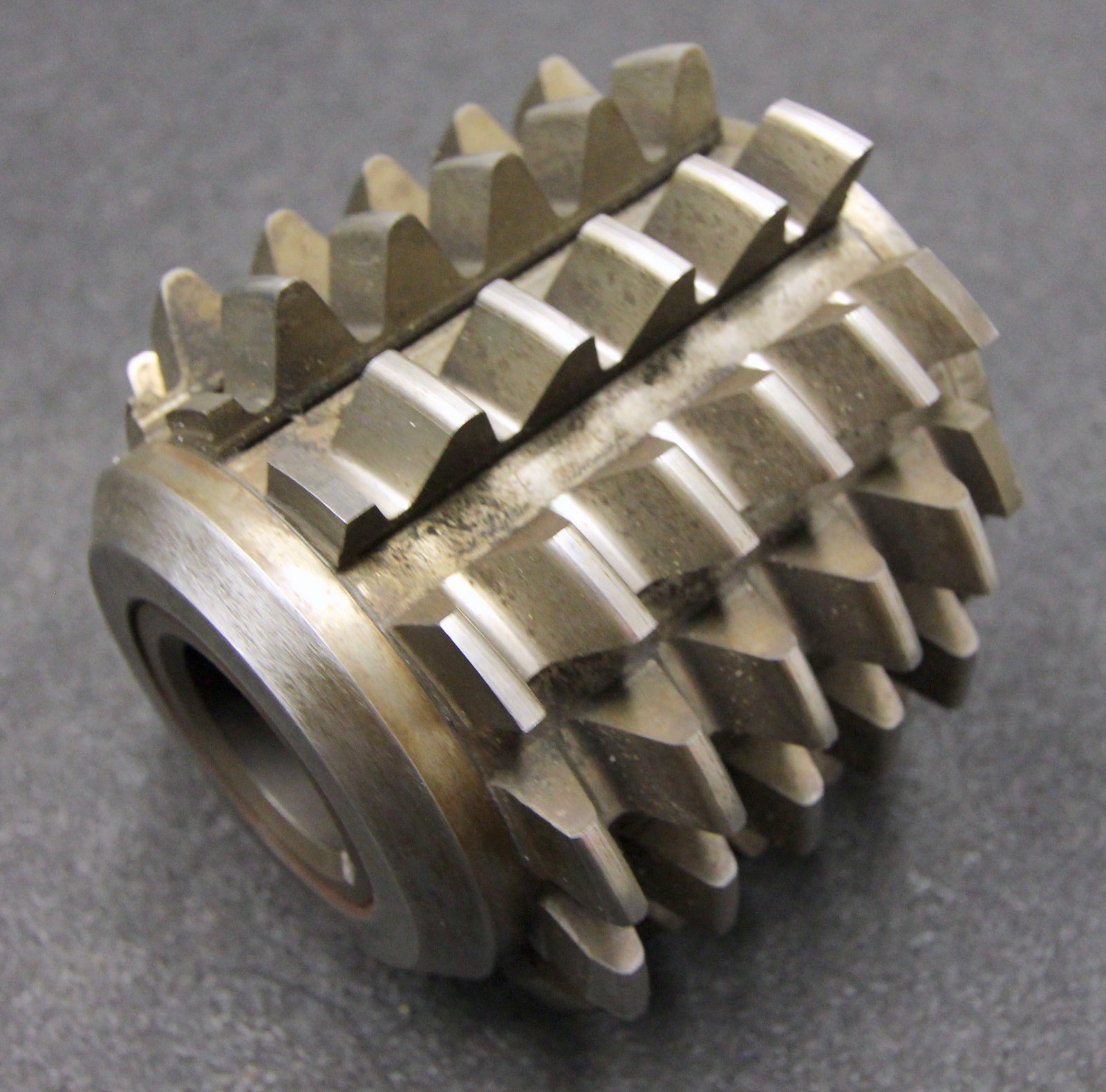Bild des Artikels SAAZOR-Stollenwälzfräser-involute-spline-hob-m-=-5mm-20°-EGW-Ø110x110xØ32mm