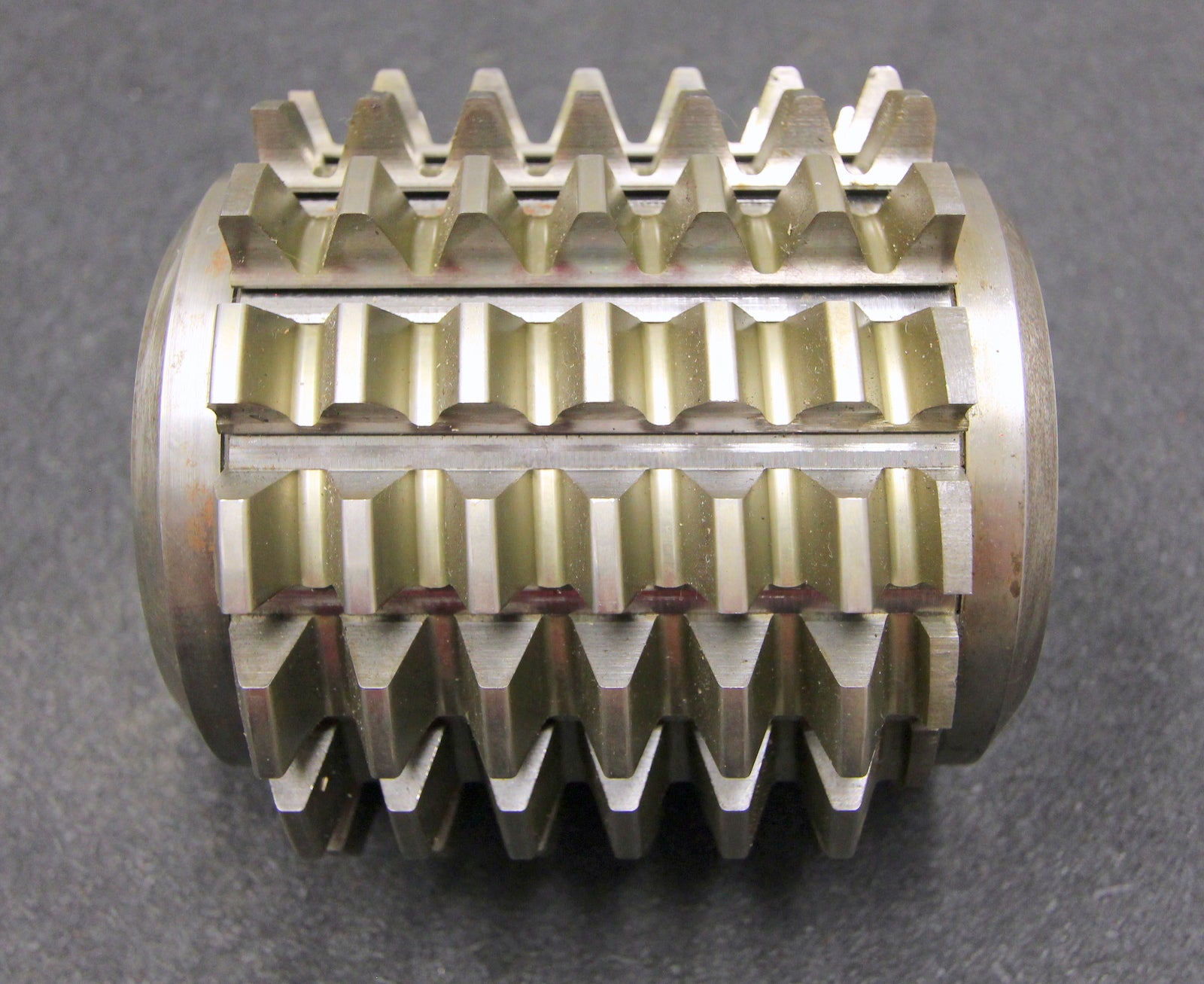 Bild des Artikels SAAZOR-Stollenwälzfräser-involute-spline-hob-m-=-5mm-BPI-nach-DIN3972-20°-EGW