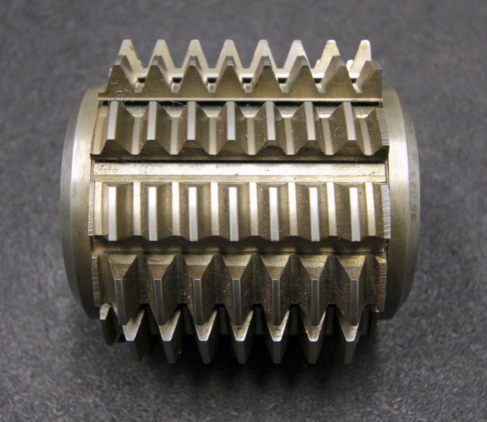 Bild des Artikels SAAZOR-Stollenwälzfräser-involute-spline-hob-m-=-3,5mm-BP-III-nach-DIN3972