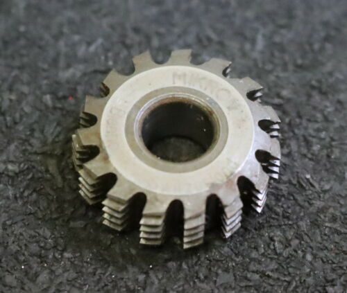 MIKRON Wälzfräser No. 30687 - Ø24x8xØ8mm 1gg. Rechts 15 Spanuten