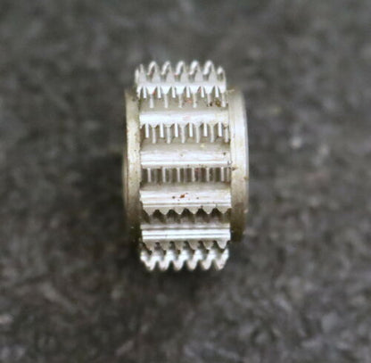 MIKRON Vollstahl-Wälzfräser No. 81697 m= 0,369 ho= 0,92 Abmessungen Ø18x10x8mm