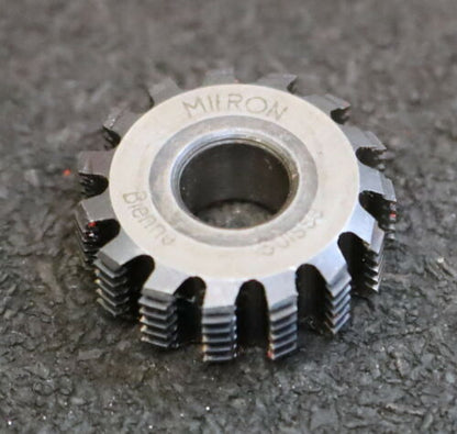 MIKRON Wälzfräser No. 31938 - Ø24x8xØ8mm 1gg. Rechts 15 Spanuten