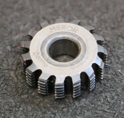 MIKRON Wälzfräser No. 31938 - Ø24x8xØ8mm 1gg. Rechts 15 Spanuten