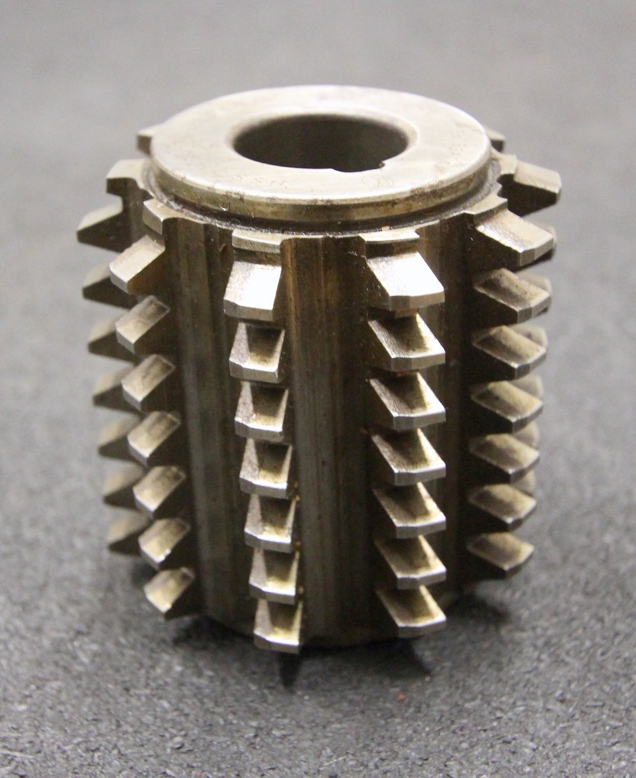 Bild des Artikels FETTE-Vollstahlwälzfräser-gear-hob-m-=-2,5mm-BP-II-DIN3972-20°-EGW-Ø65x65xØ22mm