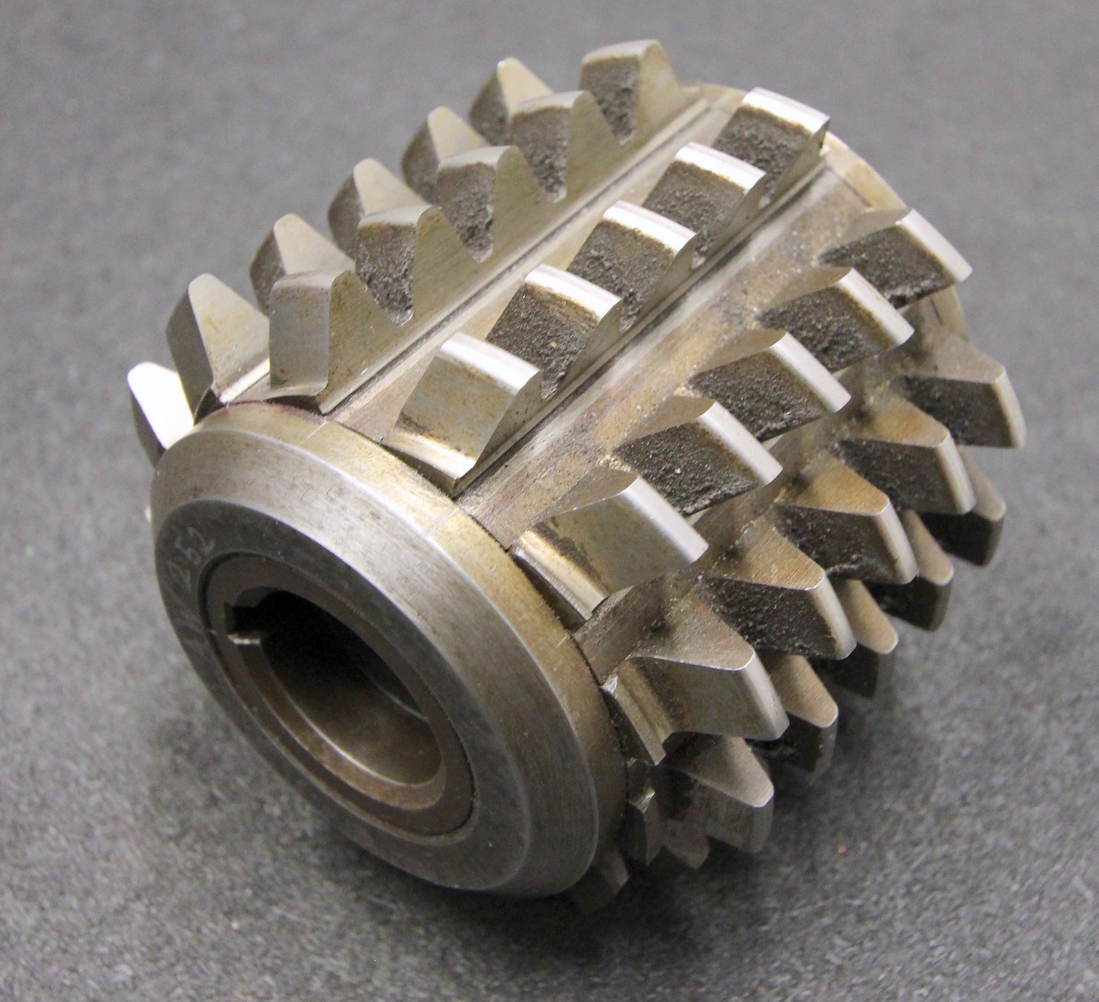 Bild des Artikels SAAZOR-Stollenwälzfräser-involute-spline-hob-m-=-5mm-20°-EGW-Ø100x105xØ32mm