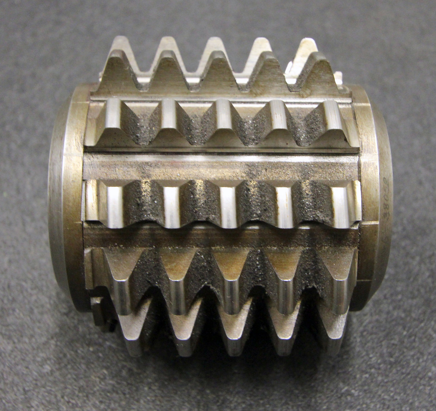 Bild des Artikels SAAZOR-Stollenwälzfräser-involute-spline-hob-m-=-5mm-20°-EGW-Ø100x105xØ32mm