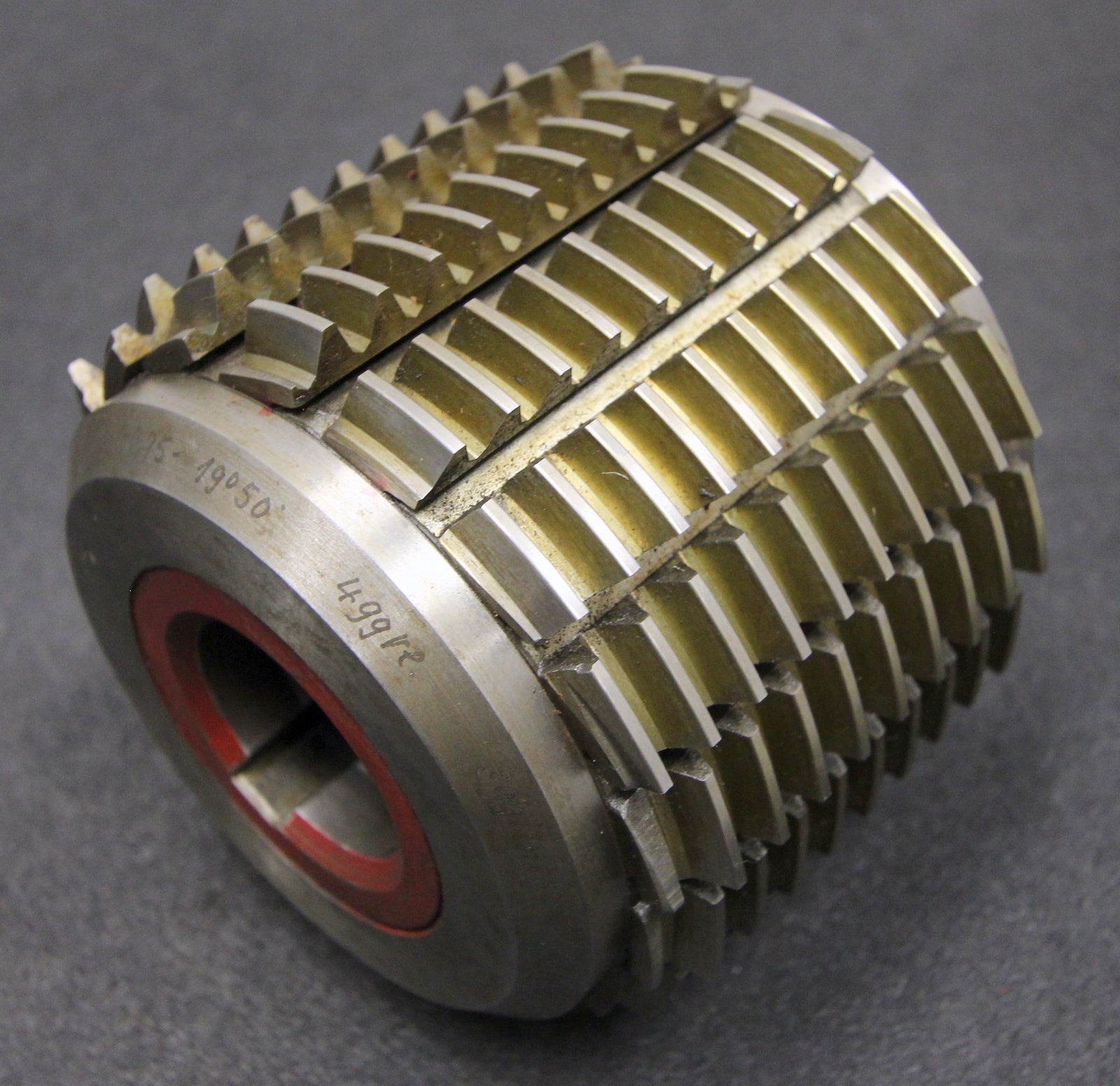 Bild des Artikels SAAZOR-Stollenwälzfräser-involute-spline-hob-Vorfräser-m=-2,75mm-19°50´-EGW