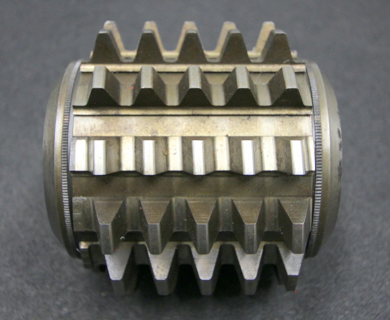 Bild des Artikels SAAZOR-Stollenwälzfräser-involute-spline-hob-m-=-5mm-18°13´-EGW-Ø105x105xØ32mm