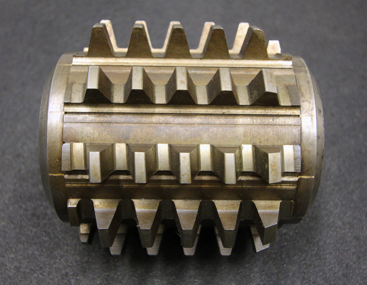 Bild des Artikels SAAZOR-Stollenwälzfräser-involute-spline-hob-Vorfräser-m-=-5,9mm-15°-EGW-1gg.-R