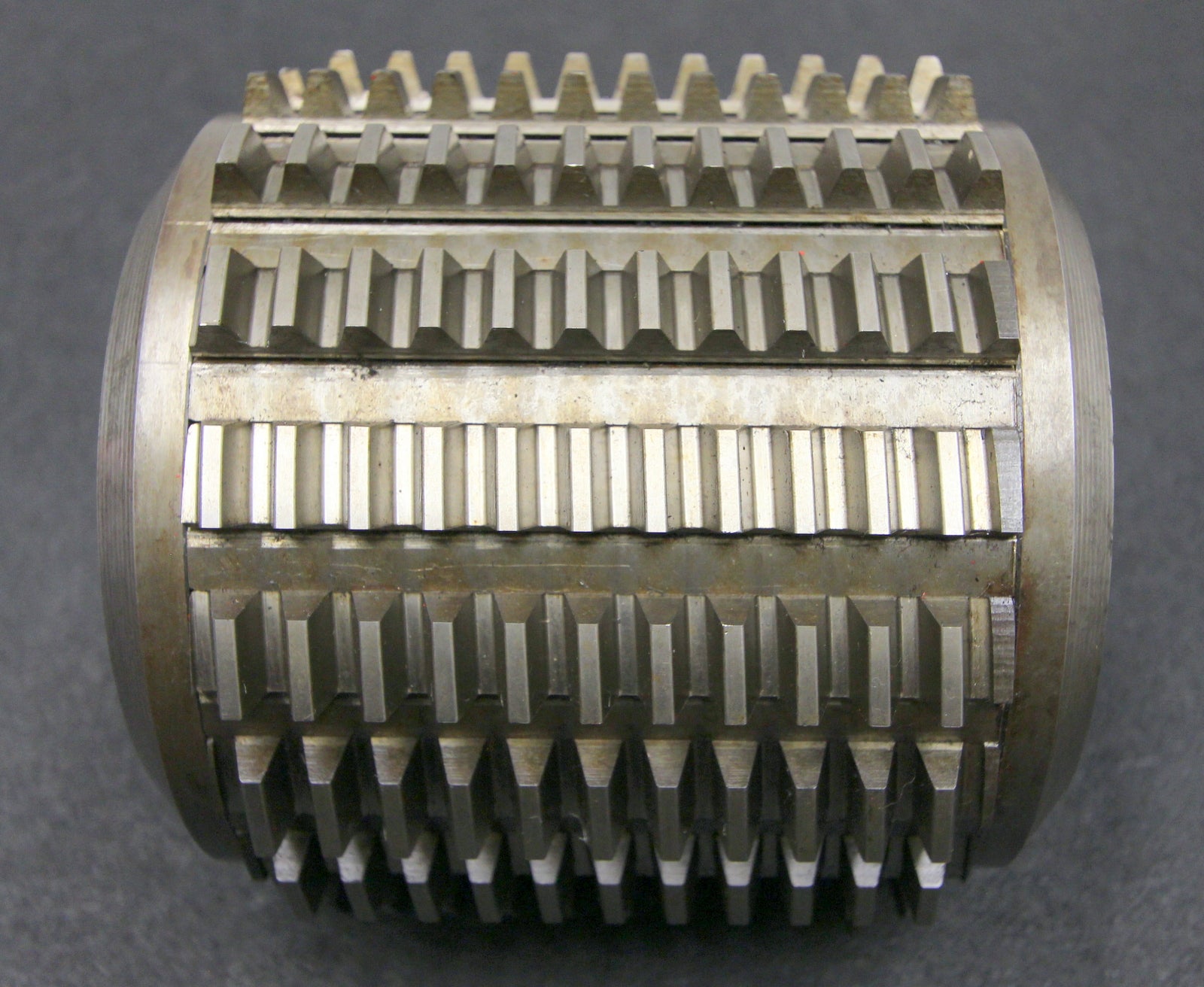 Bild des Artikels SAAZOR-Stollenwälzfräser-involute-spline-hob-Fertigfräser-m-=-3mm-16°-EGW-2gg.-R