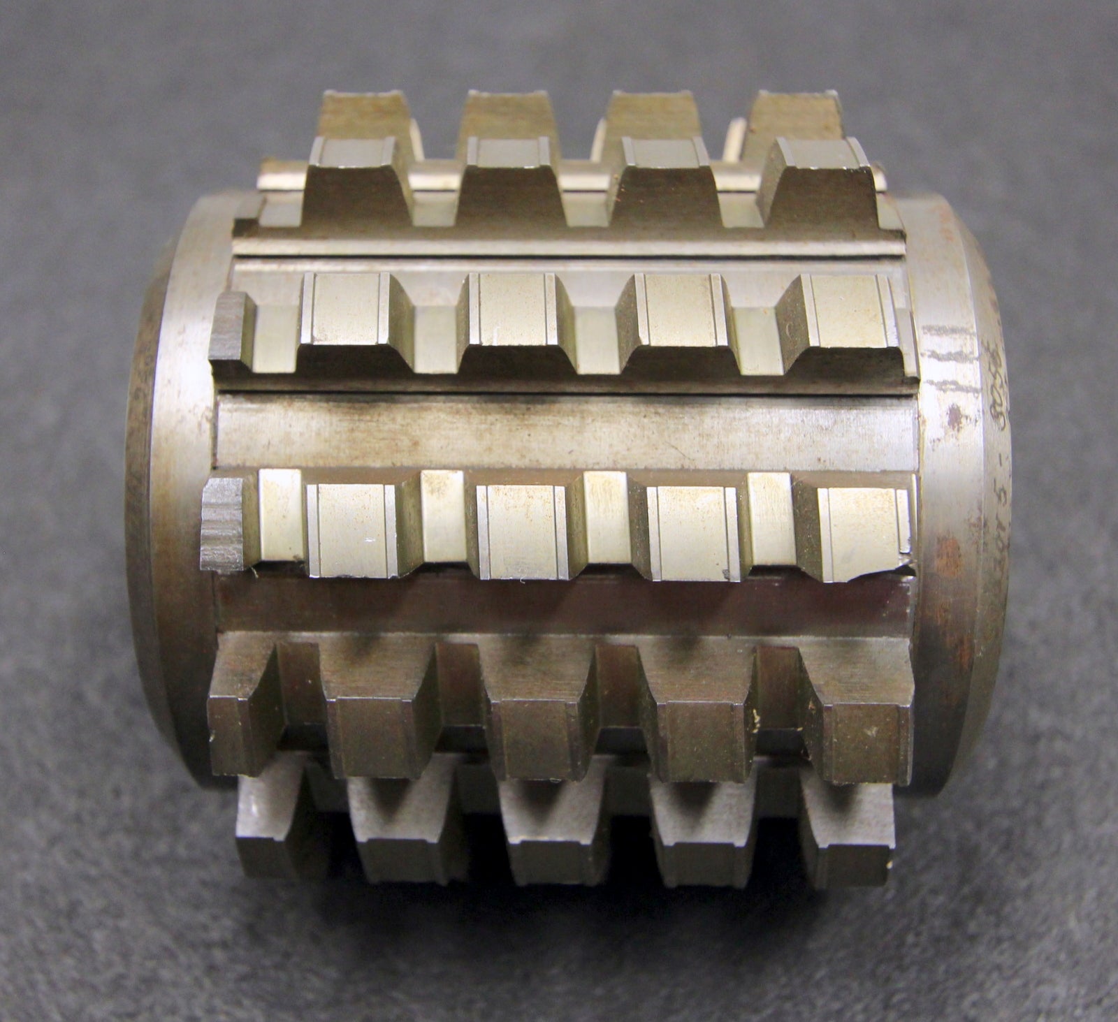 Bild des Artikels SAAZOR-Keilwellenwälzfräser-spline-hob-10-Keile-64,10-x-52-x-6,05-mit-Höcker