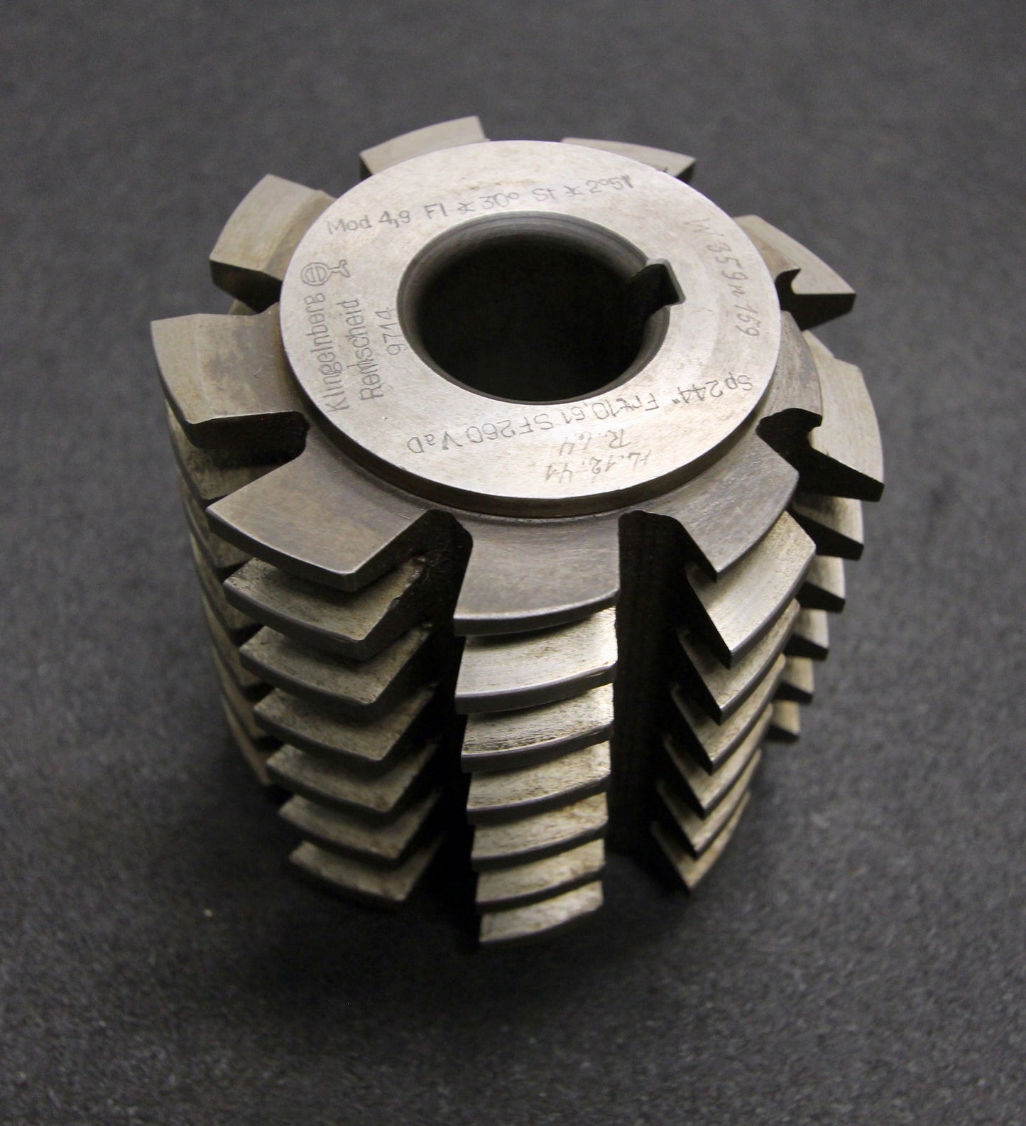 Bild des Artikels KLINGELNBERG-Zahnwellen-Wälzfräser-m=-4,9mm-30°-EGW-Ø104-x-110-x-Ø32mm-mit-LKN