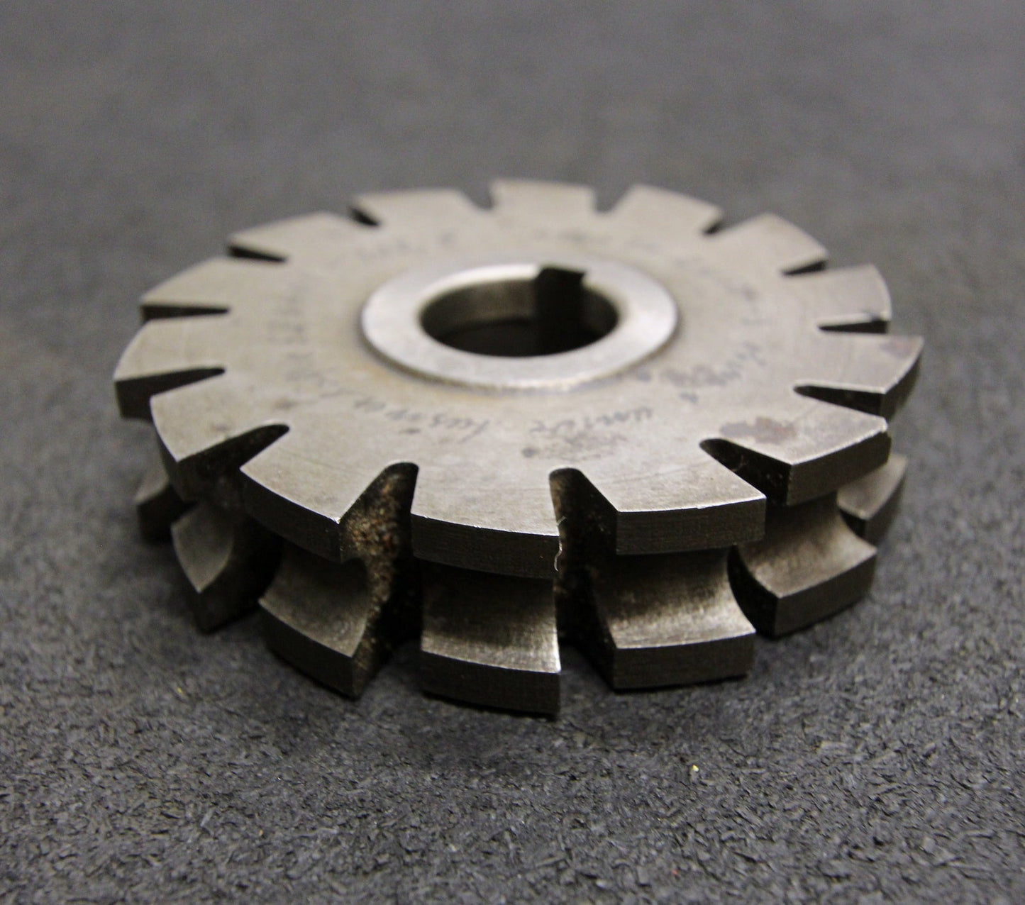 Bild des Artikels Halbrund-Formfräser-konkav-Radiusfräser-Radius-5mm---87x22x22mm-14-Spannuten