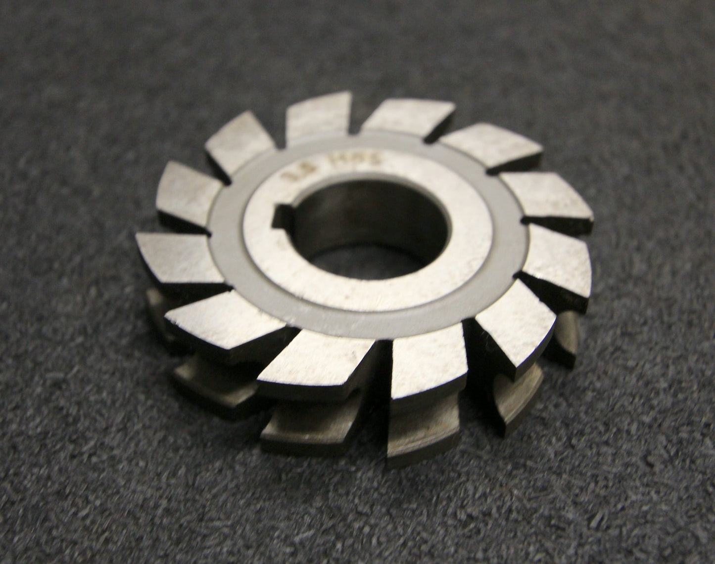 Bild des Artikels Halbrund-Formfräser-konkav-Radiusfräser-Radius-3,5mm---63x14x22mm-12-Spannuten