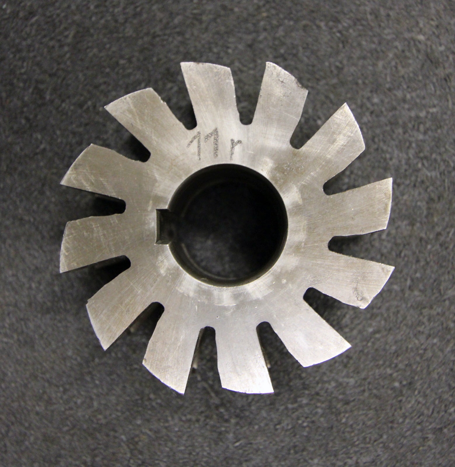 Bild des Artikels Halbrund-Formfräser-konkav-Radiusfräser-Radius-11mm---84x42x27mm-12-Spannuten