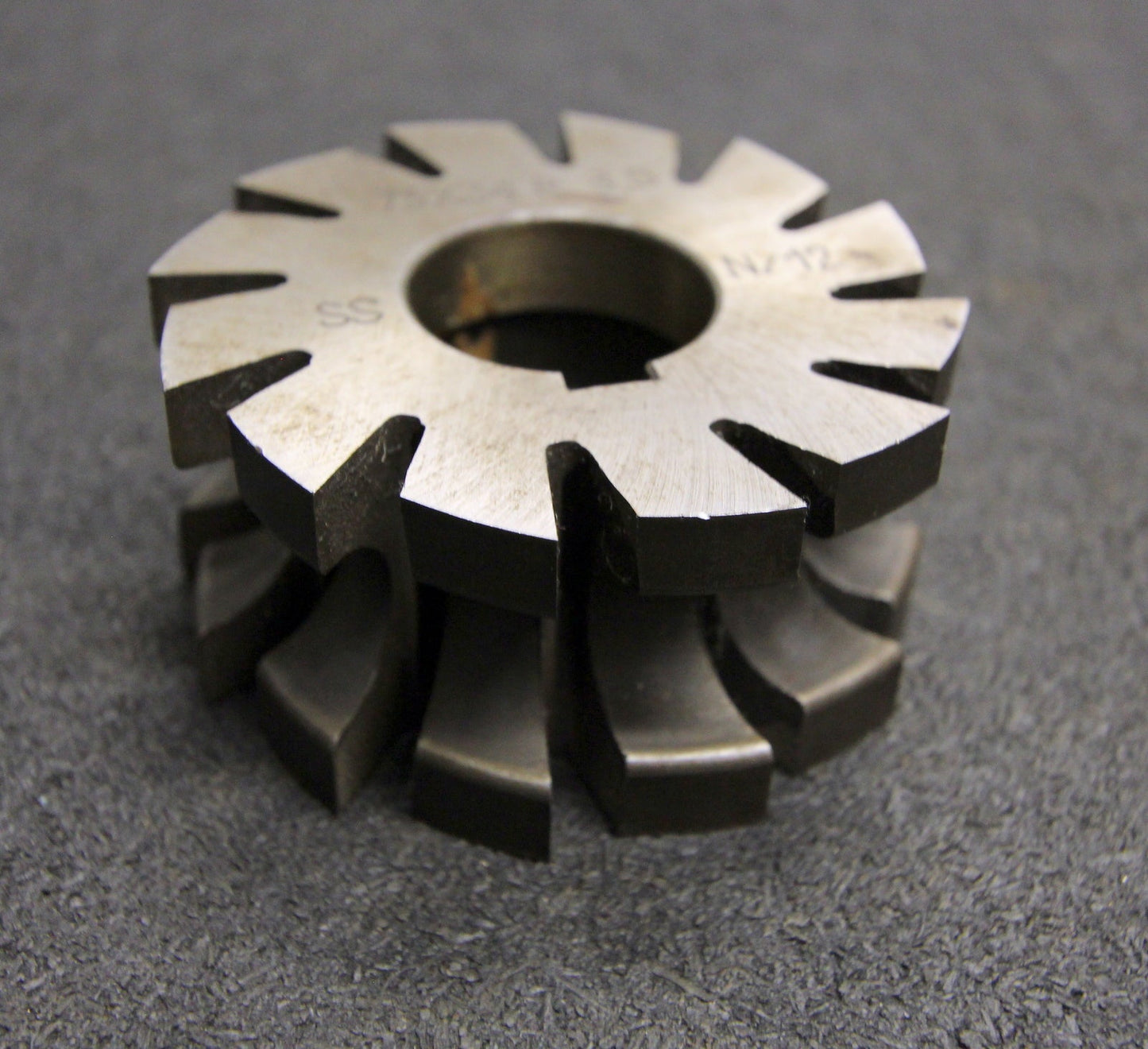 Bild des Artikels Halbrund-Formfräser-konkav-Radiusfräser-Radius-8,5mm---75x34x27mm-12-Spannuten