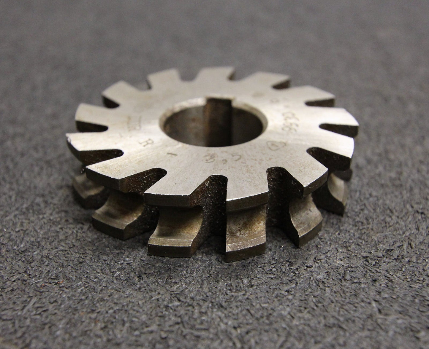 Bild des Artikels PWS-Halbrund-Formfräser-konkav-Radiusfräser-Radius-3,5mm-65x15x22mm-13-Spannuten