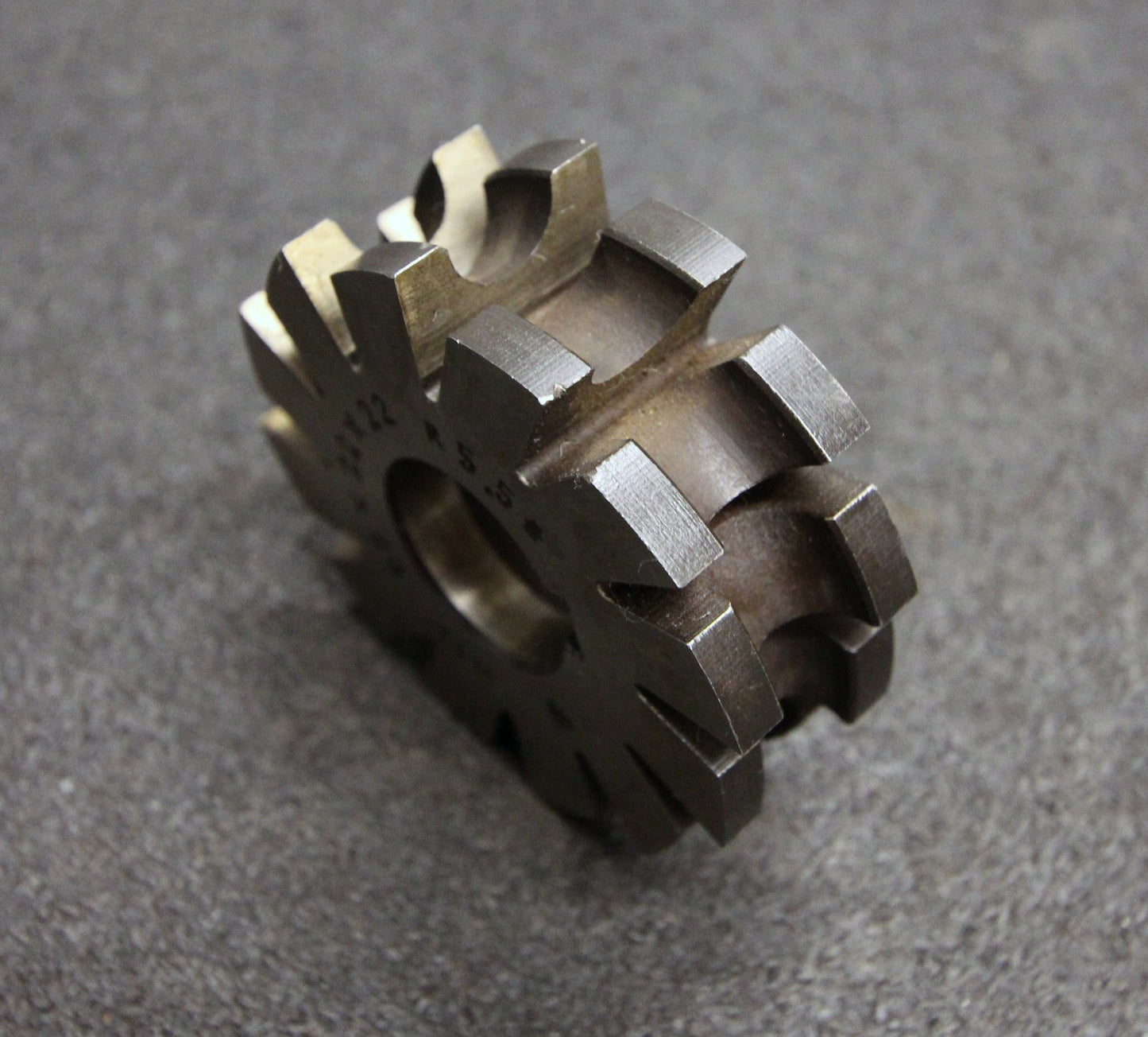 Bild des Artikels Halbrund-Formfräser-konkav-Radiusfräser-Radius-5,5mm---65x22x22mm-12-Spannuten