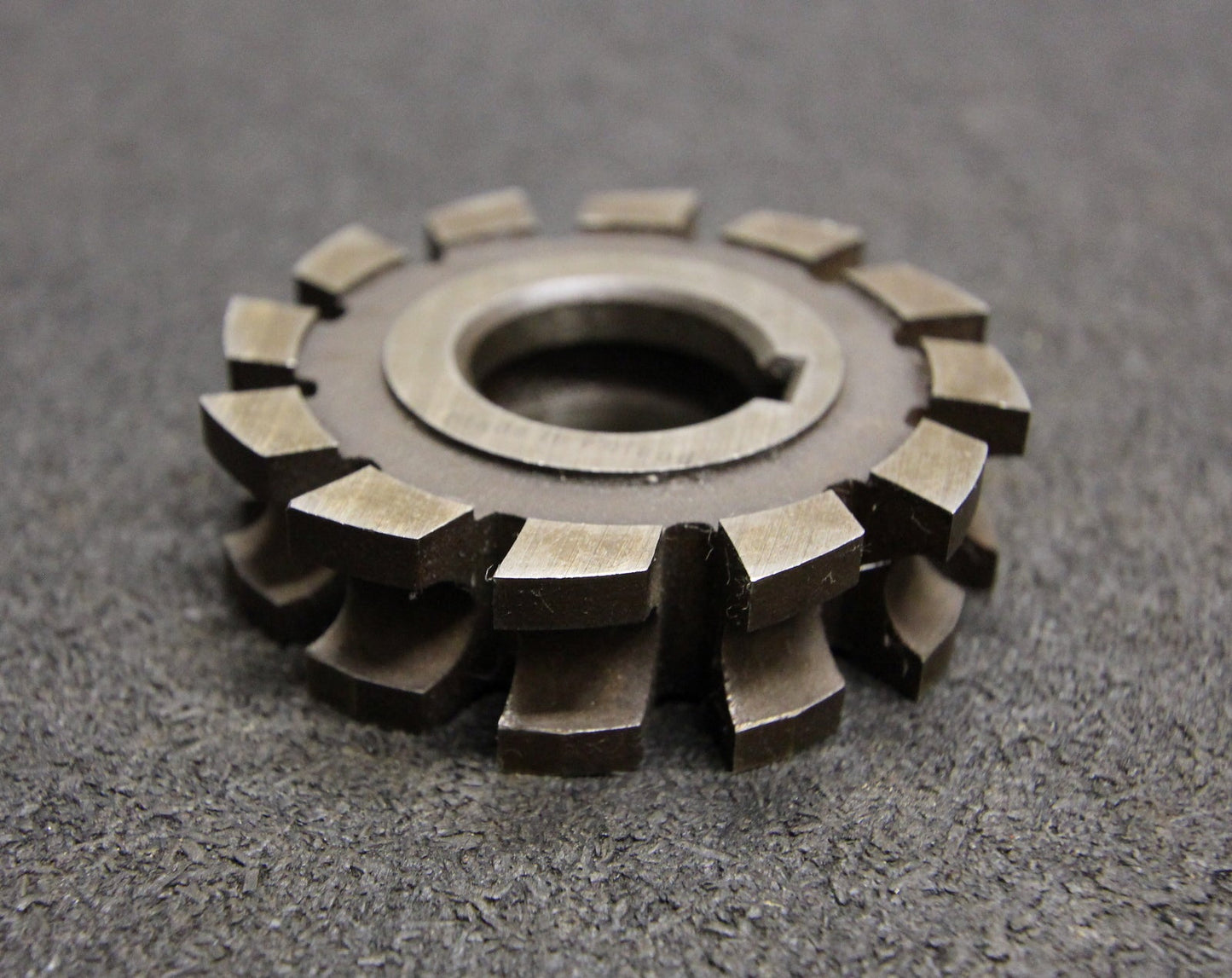 Bild des Artikels FWP-Halbrund-Formfräser-konkav-Radiusfräser-Radius-4mm---62x16x22mm-12-Spannuten