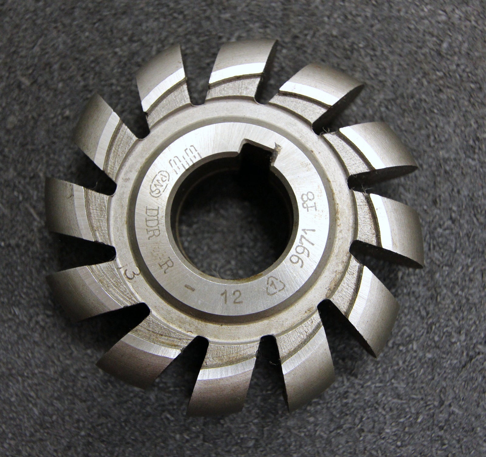 Bild des Artikels PWS-Halbrund-Formfräser-konvex-Radiusfräser-Radius-12mm-90x24x27mm-12-Spannuten