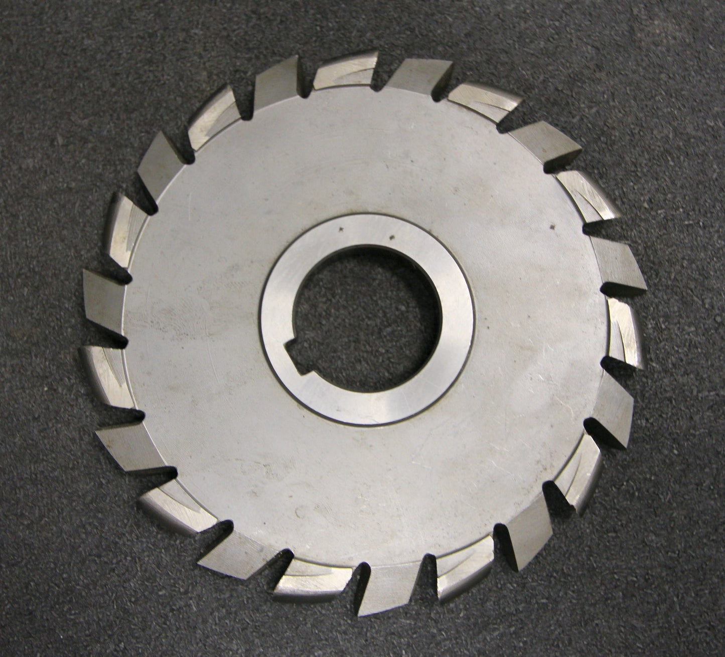 Bild des Artikels Halbrund-Formfräser-konvex-Radiusfräser-Kreuzverzahnt-Zick-Zack-Radius-5,6mm