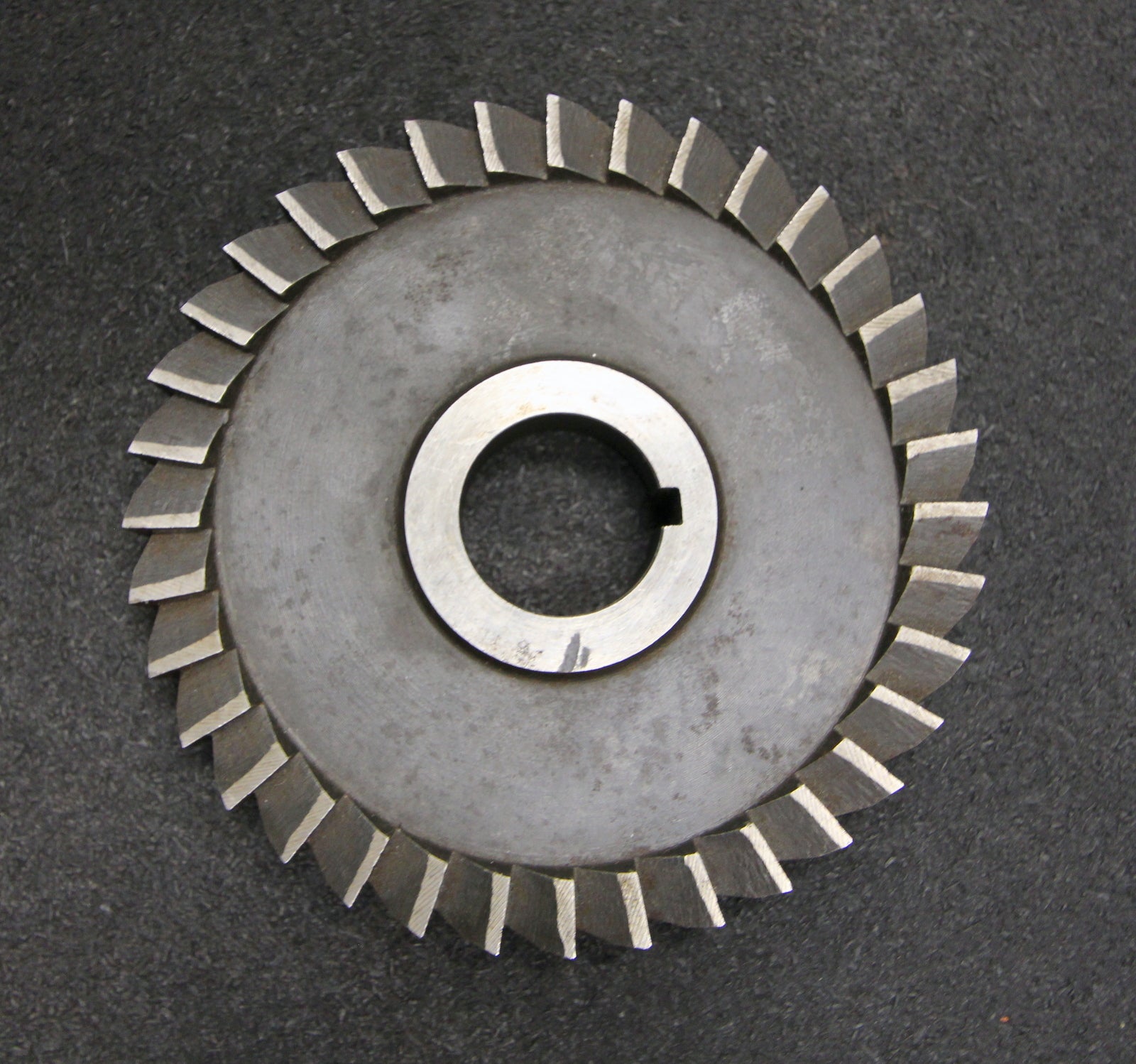 Bild des Artikels Nutenfräser-Ø140-x-20-x-Ø32mm-mit-LKN-36-Spannuten-gebraucht-Restnutzung-95%