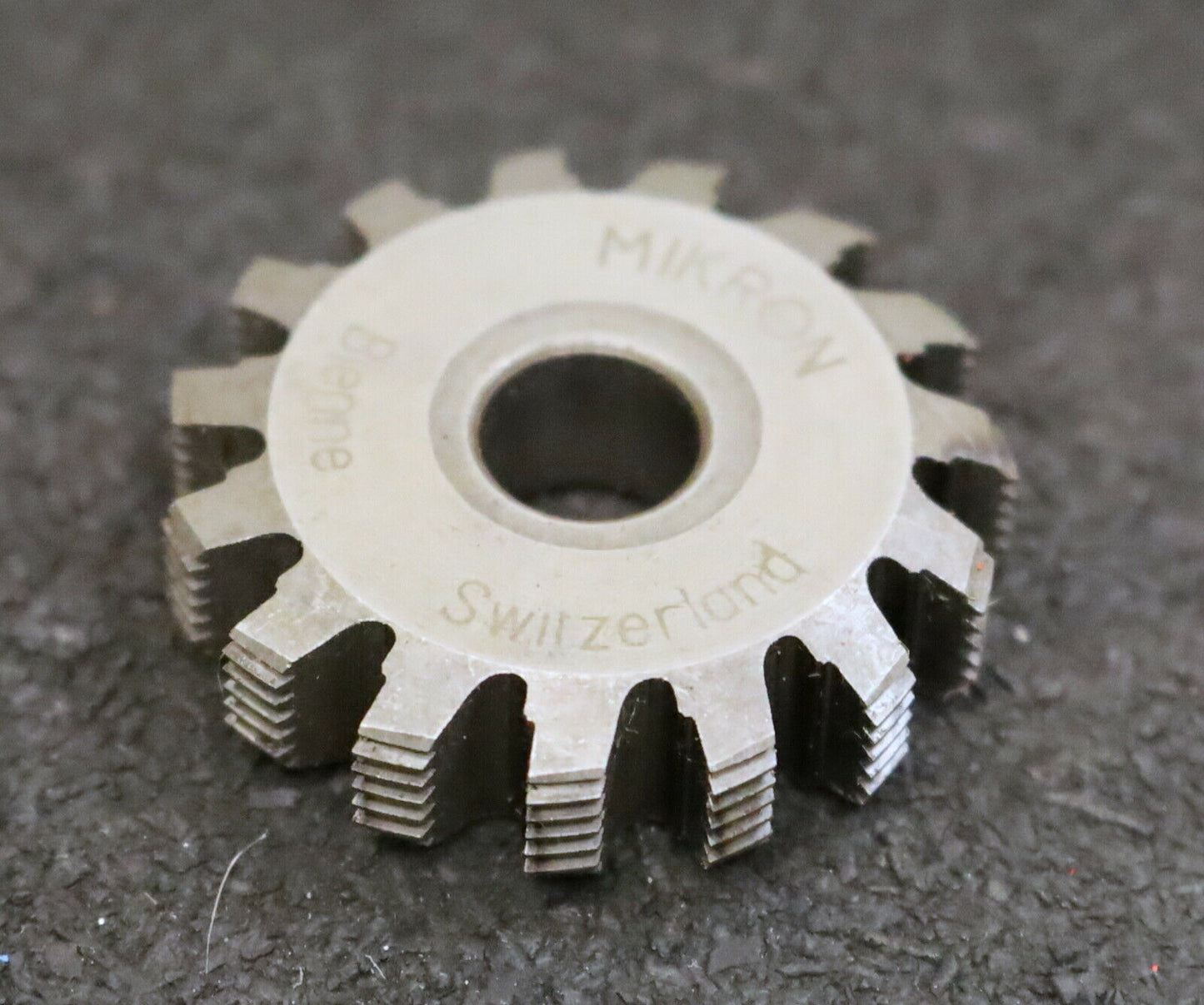 MIKRON Wälzfräser No. 63182 - Ø31x8xØ8mm 1gg. Rechts 15 Spanuten